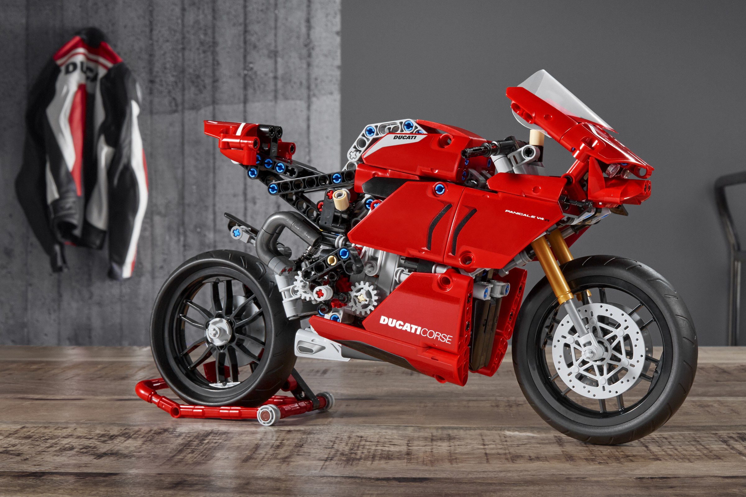 Конструктор LEGO Technic 42107 646 дет. - фото 18