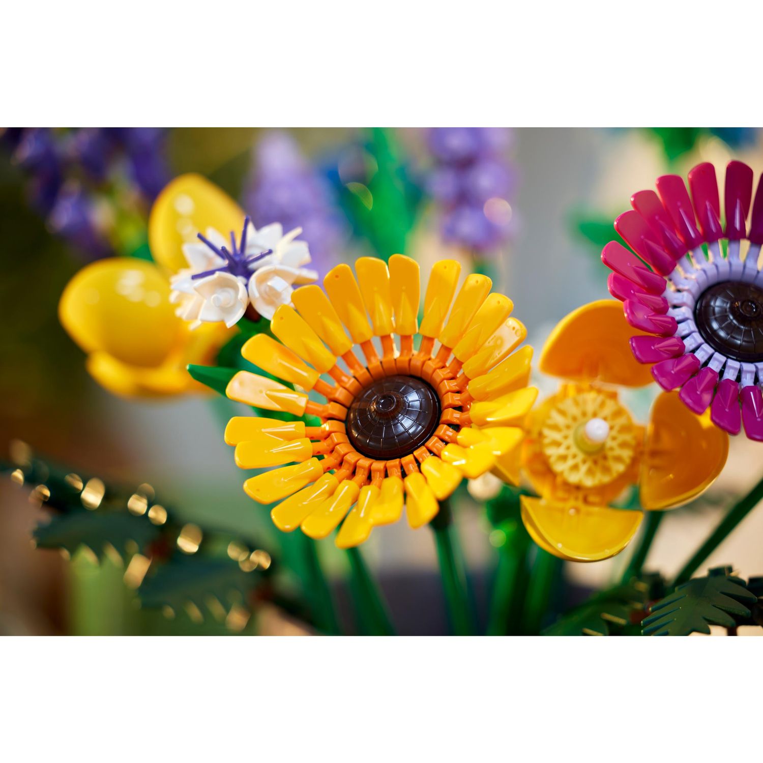 Конструктор LEGO Icons Wildflower Bouquet - фото 12