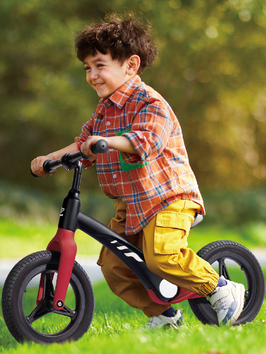 Двухколесный беговел Hape - фото 1