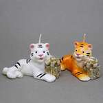 Свеча «Тигр с подарком»