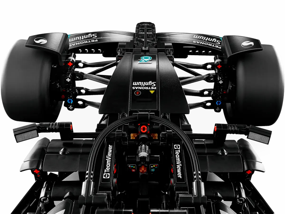 Конструктор LEGO Technic Mercedes-AMG W14 E Performance 1642 дет. - фото 5