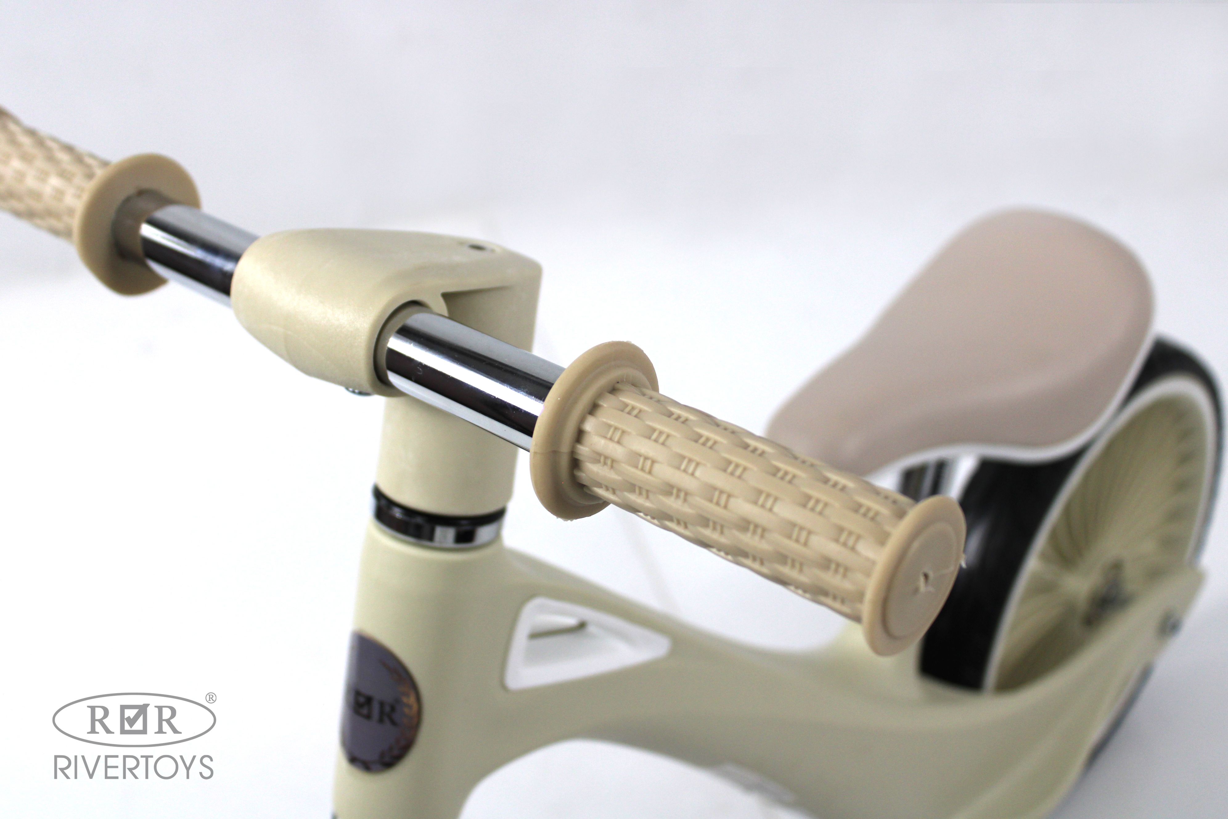 Двухколесный беговел RIVERTOYS 14 дюймов - фото 10