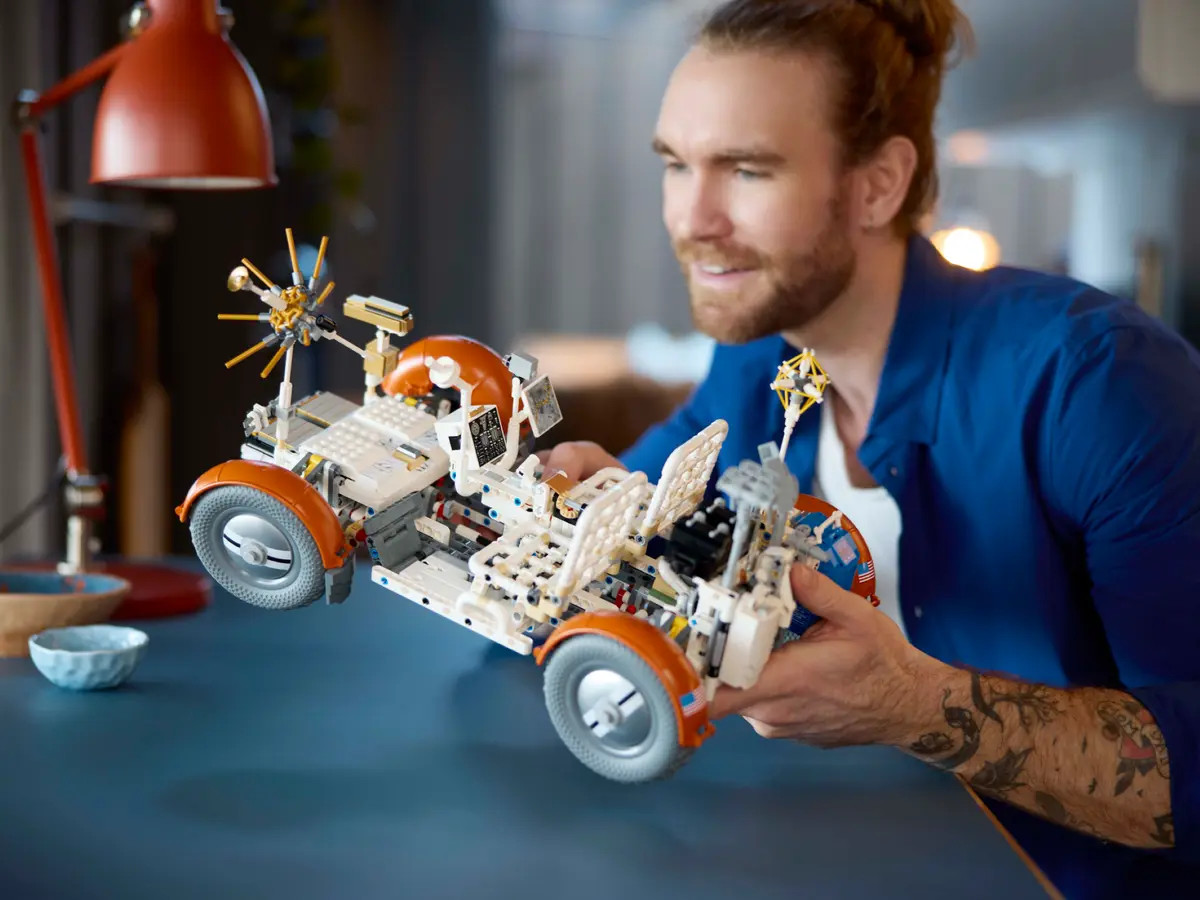 Конструктор LEGO Technic Лунный вездеход NASA Apollo блочный - фото 4