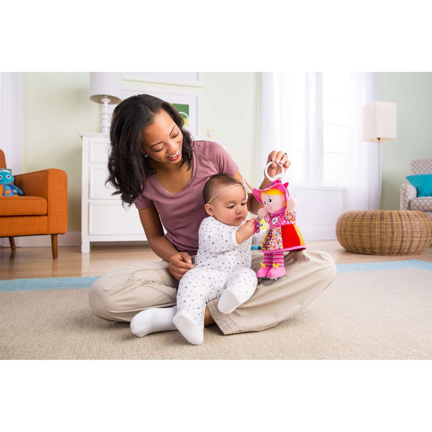 Игрушка Lamaze подвеска Кукла Эмилия - фото 5