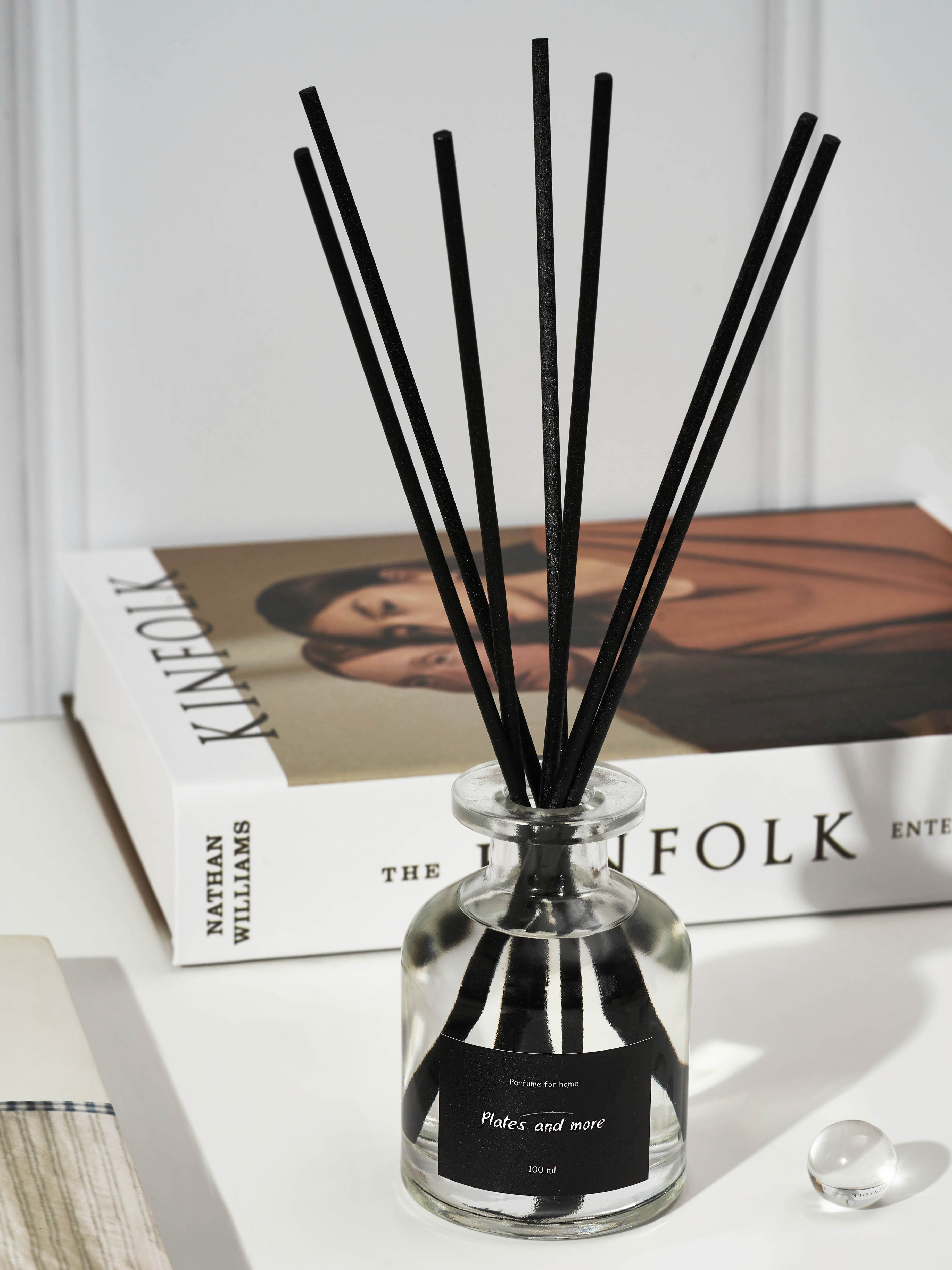 Диффузор для дома с палочками Plates and More Кашемировое дерево 100 мл - фото 1