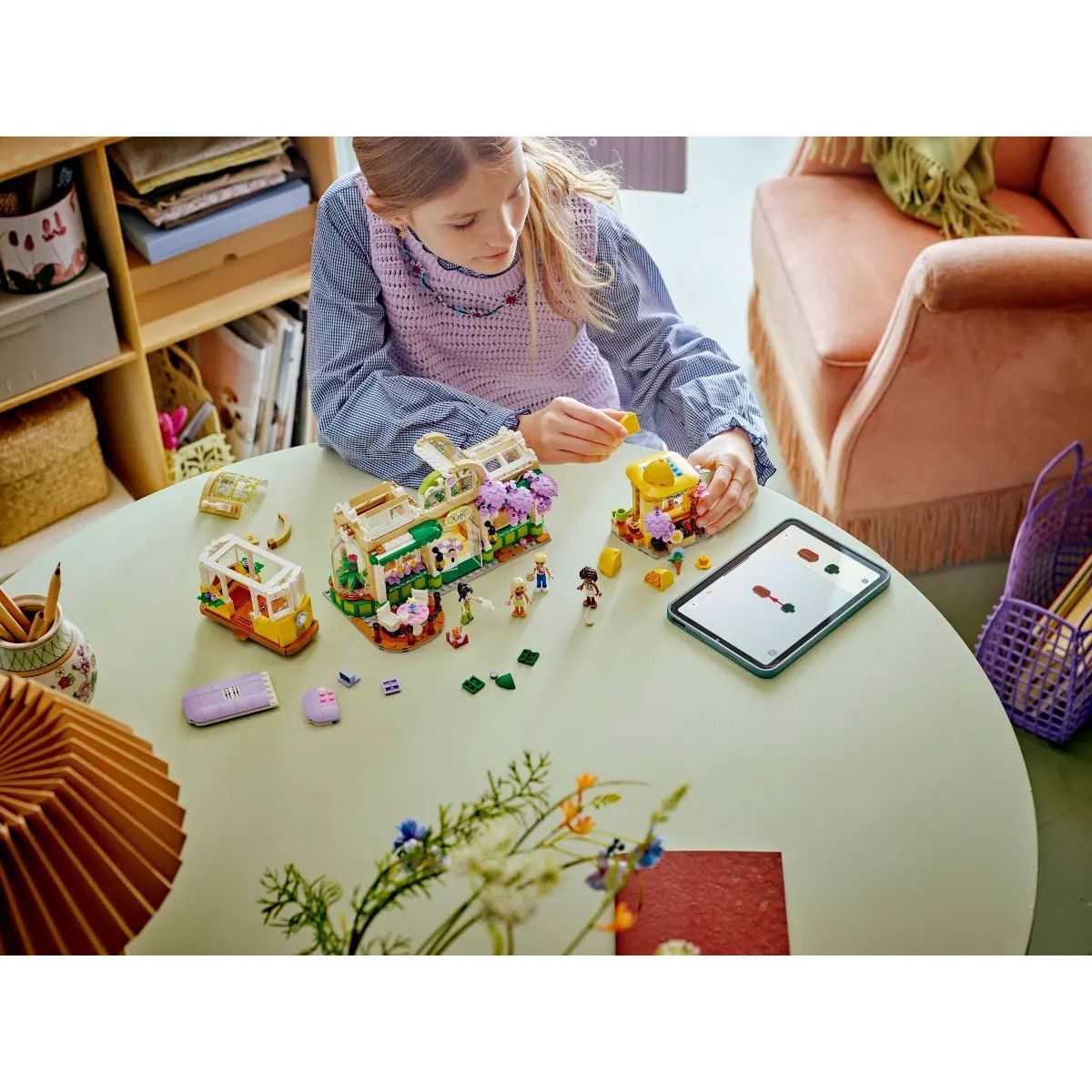 Конструктор LEGO Friends Кафе растений 1138 дет. - фото 11