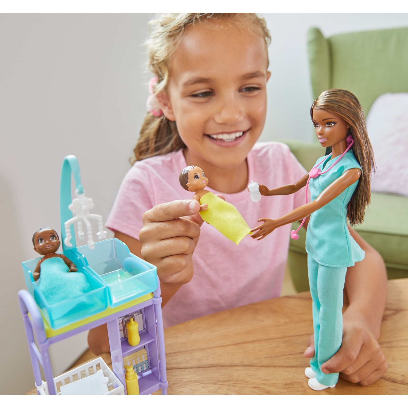 Кукла модельная Barbie Кем быть? Детский доктор Брюнетка DHB63/GKH24 - фото 10