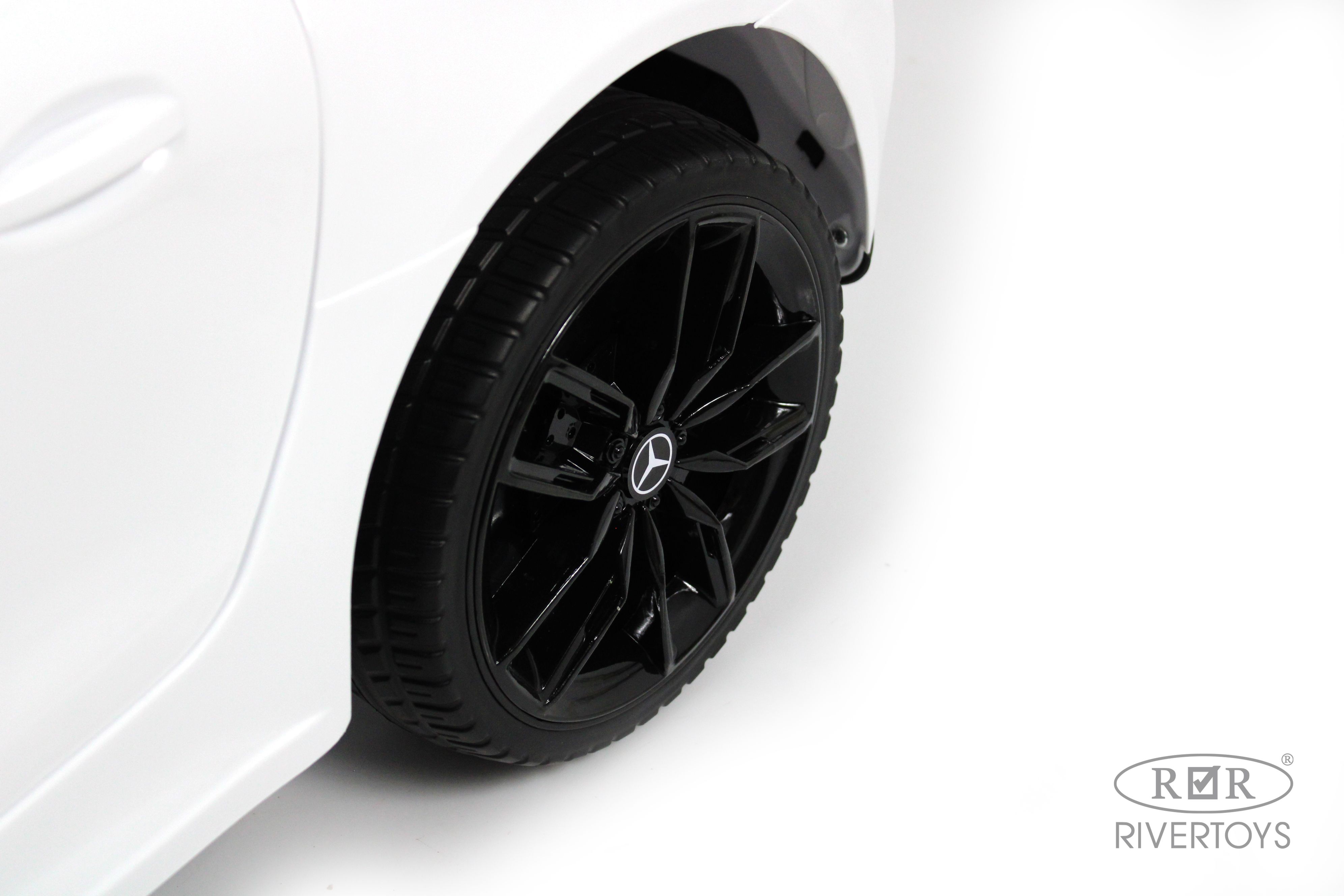 Электромобиль RIVERTOYS Mercedes X777XX-AMG-WHITE С пультом ДУ - фото 7