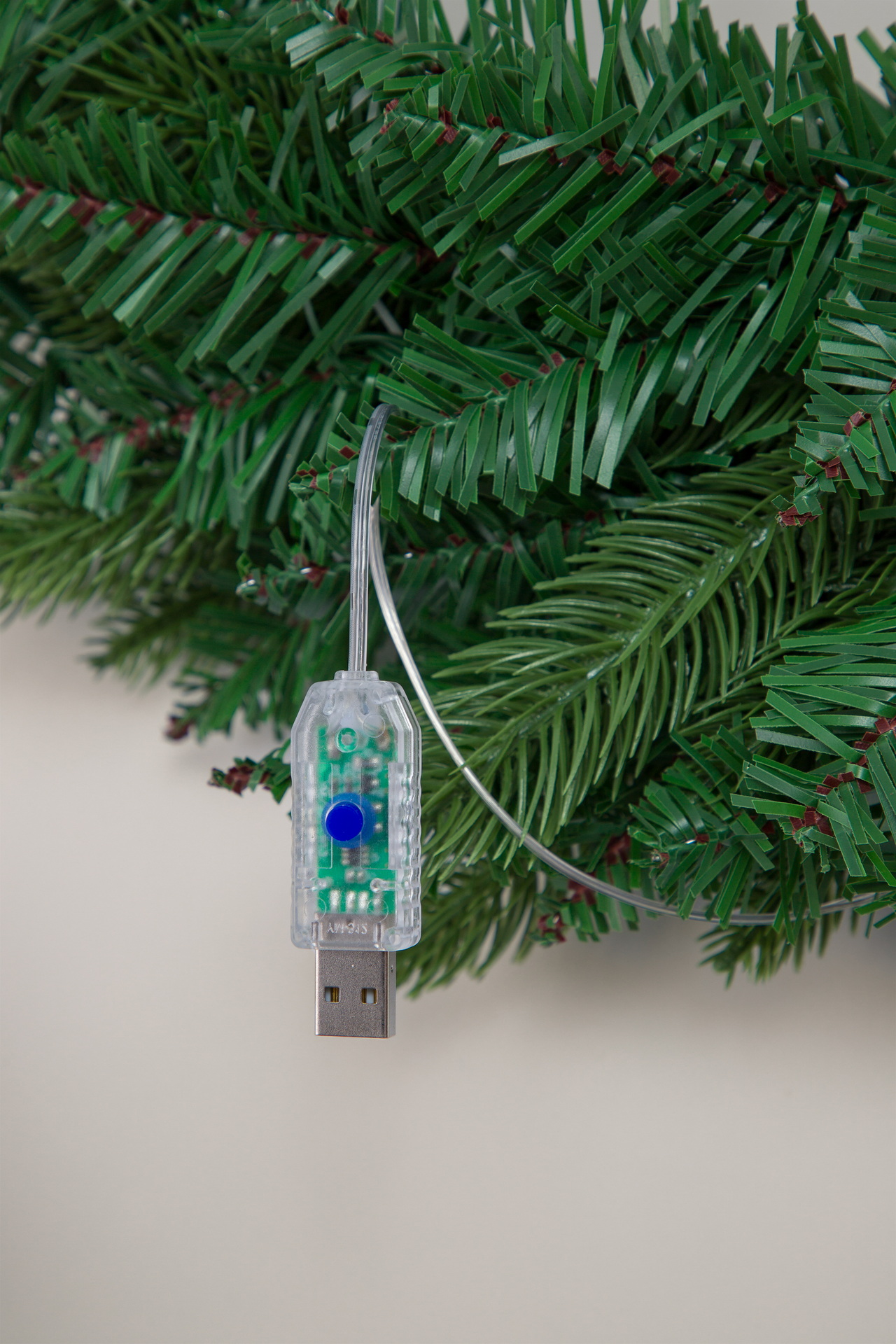 Венок еловый с LED гирляндой Империя Ёлок 50 см - фото 3