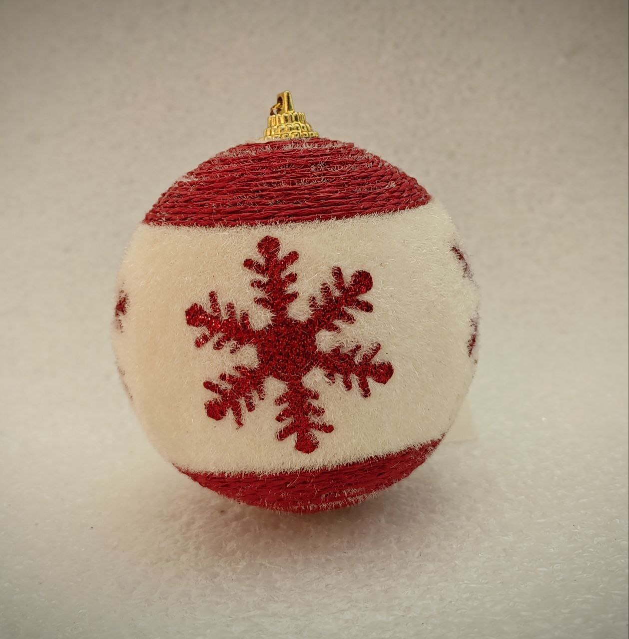 Украшение ёлочное Магия праздника Шар красный со снежинкой - фото 3