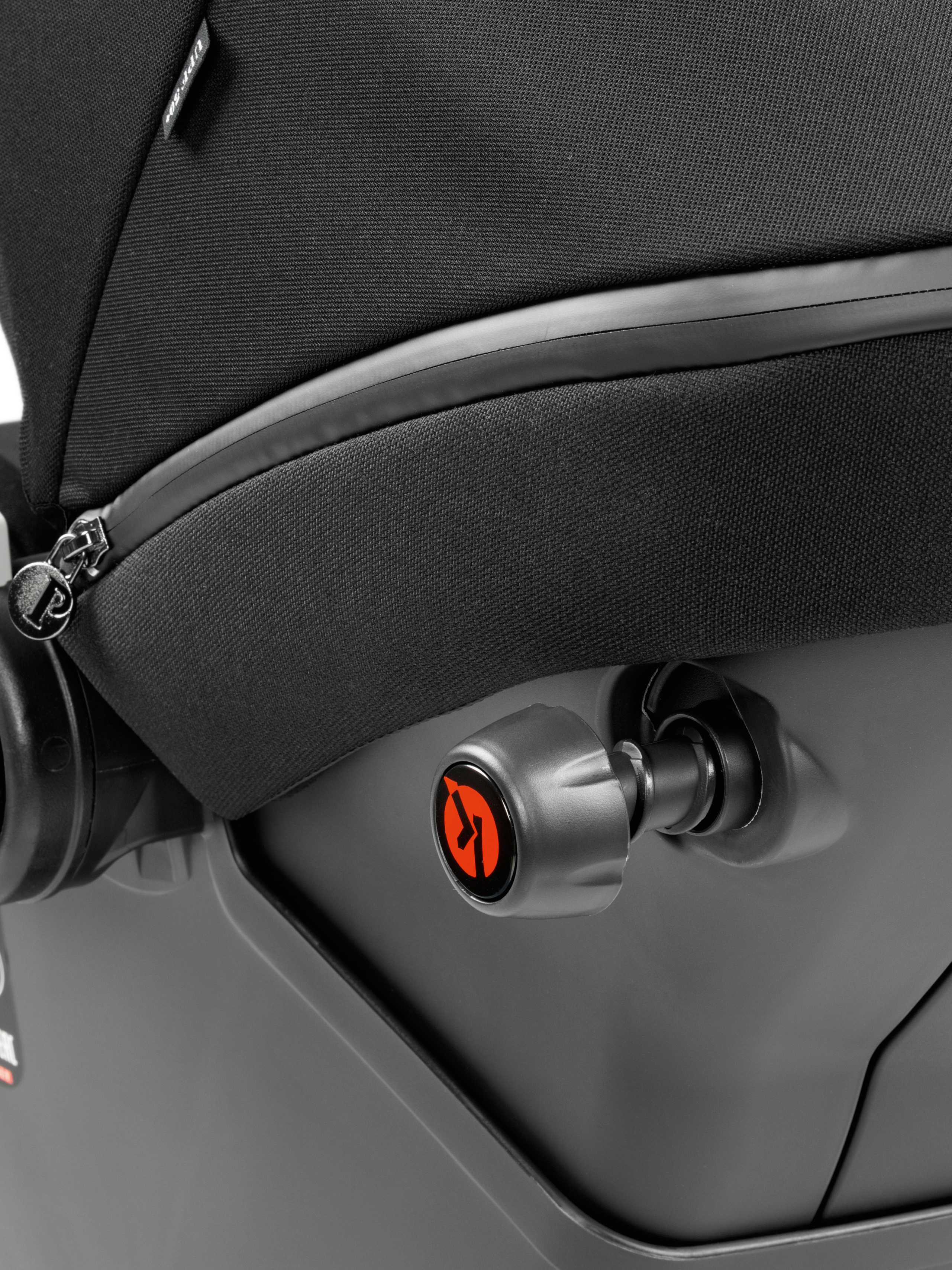 Автокресло Peg-Perego Lounge 0 (0 -13 кг) черный - фото 3