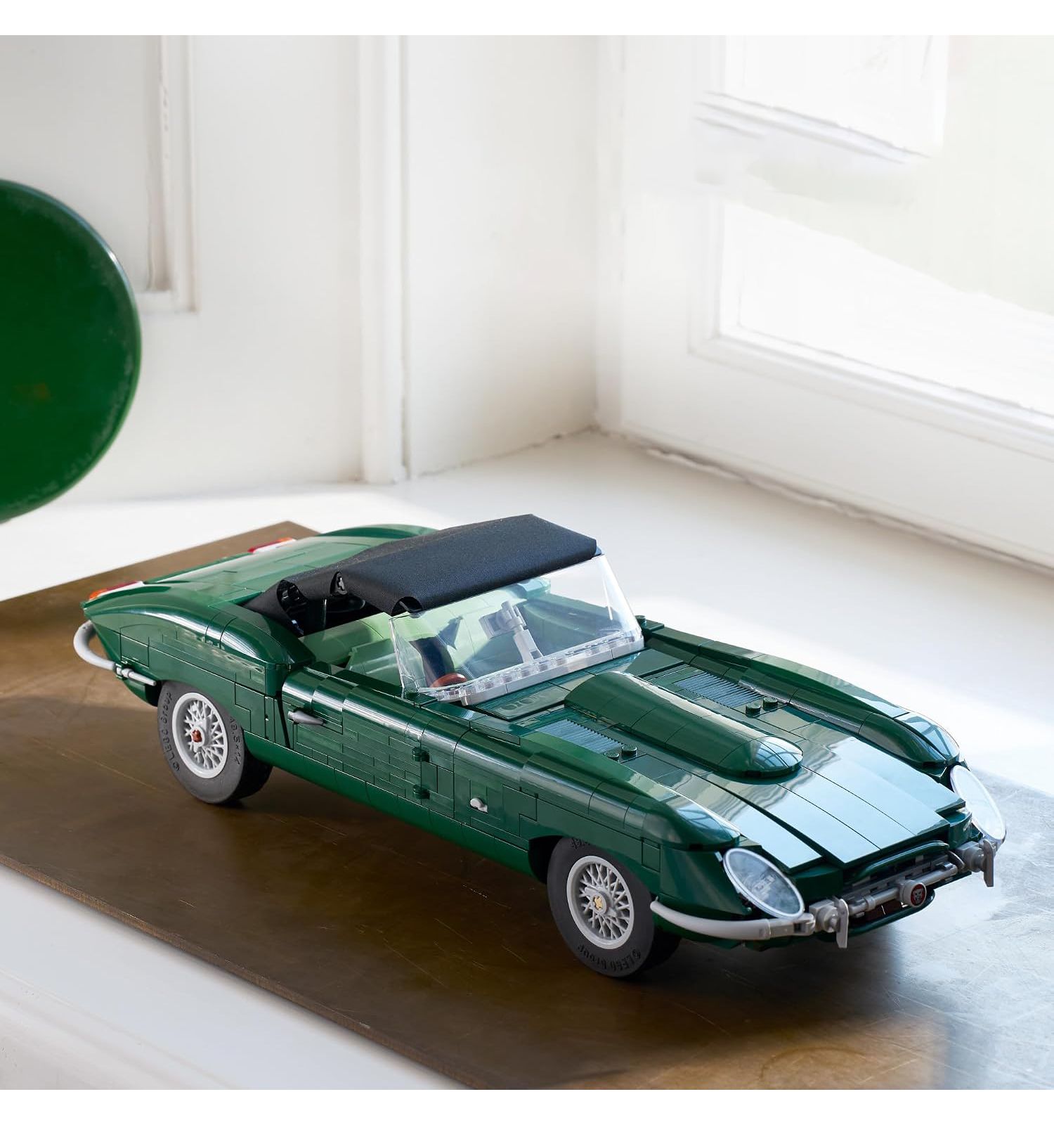Конструктор LEGO Icons Ягуар E-Type 1673 дет. - фото 2