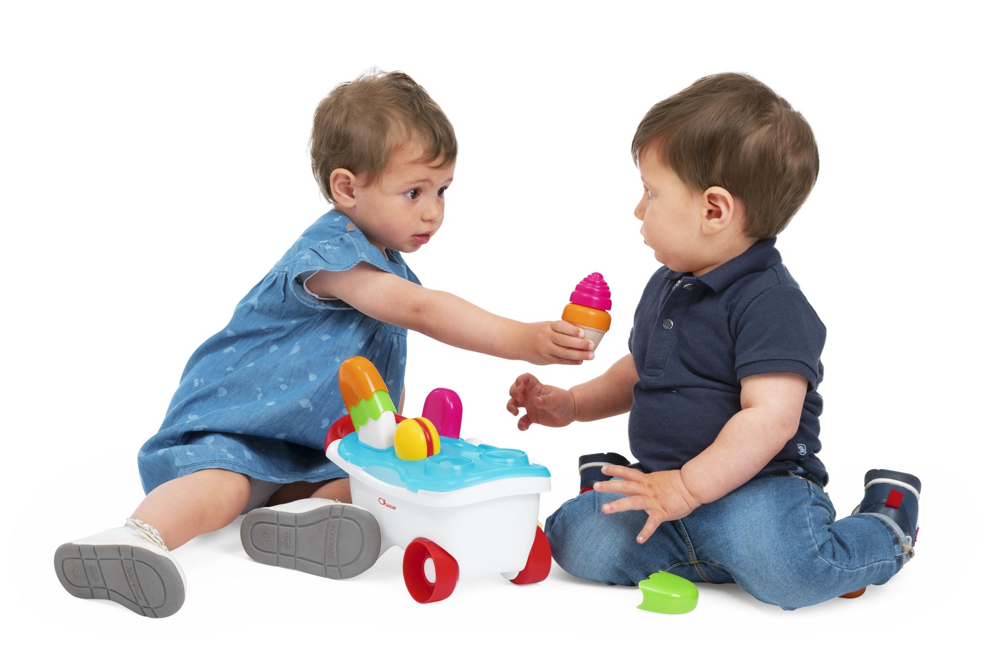 Игрушка Chicco сортер Тележка с мороженым - фото 11