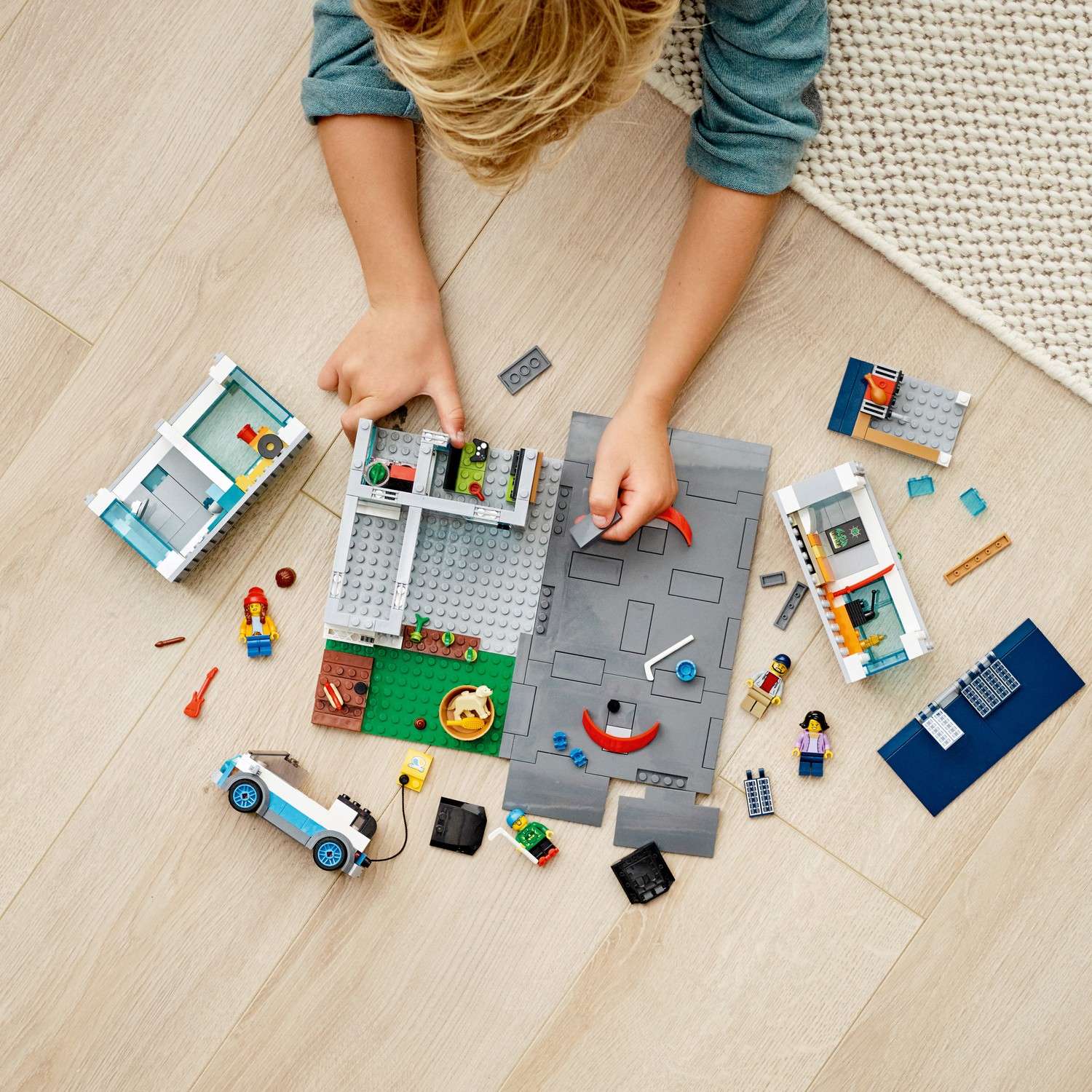 Конструктор LEGO City Современный дом для семьи блочный - фото 9