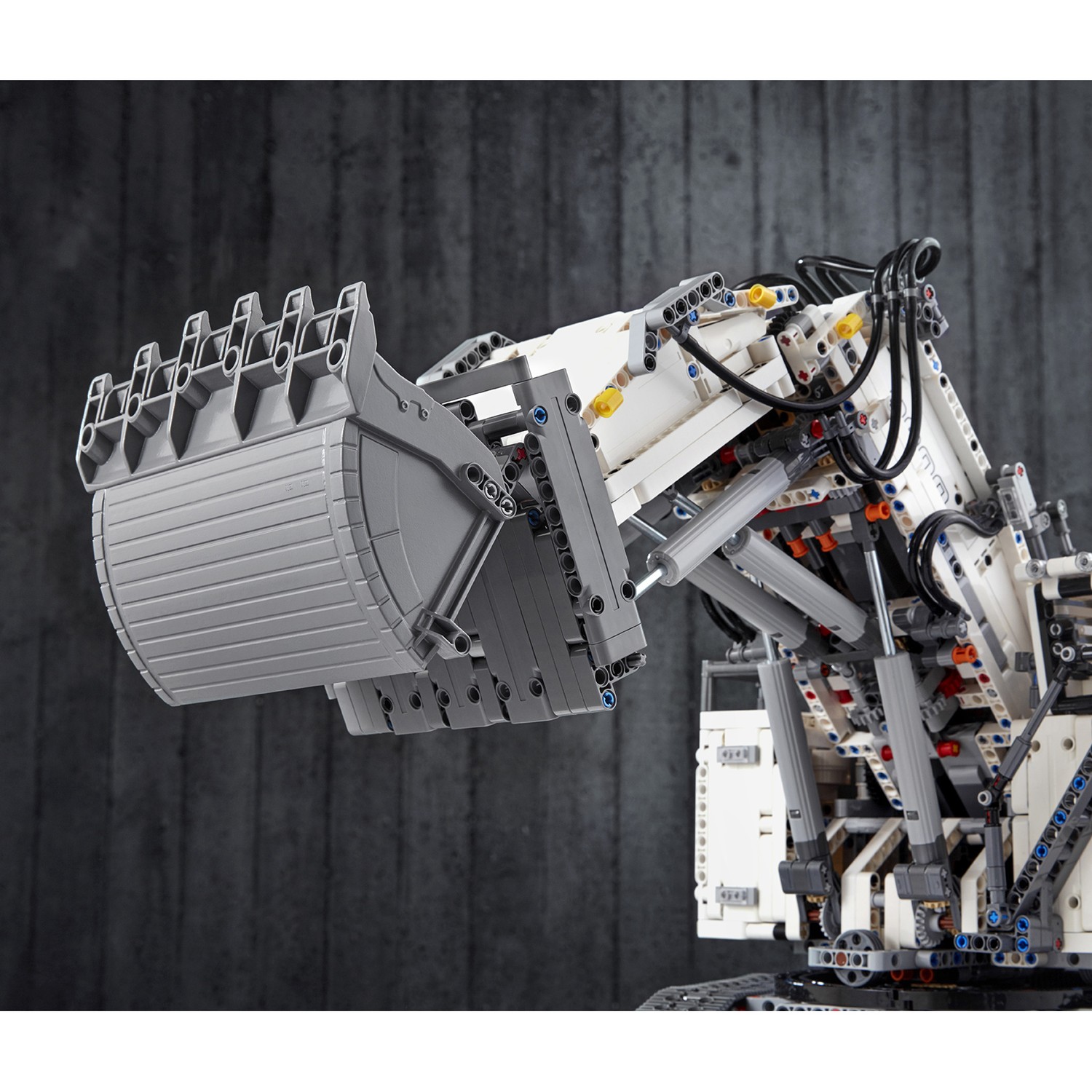 Конструктор LEGO Technic Экскаватор Liebherr R блочный - фото 10