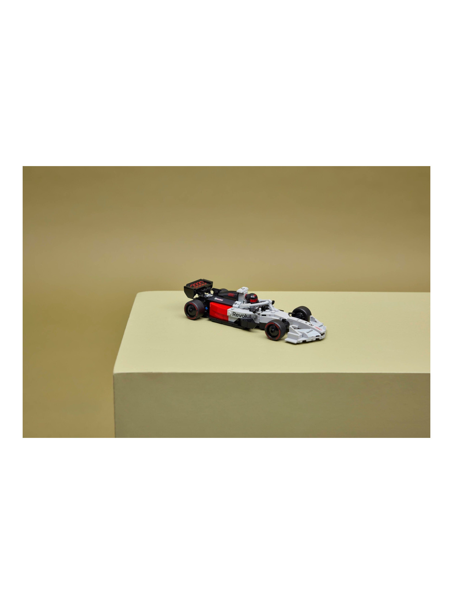 Конструктор LEGO Speed Champions Audi Revolut F1 Team R26 215 дет. - фото 7