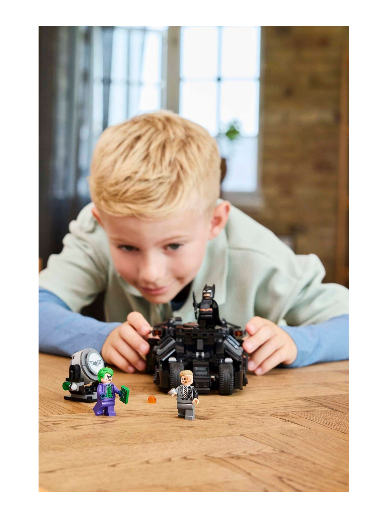 Конструктор LEGO DC Super Heroes Бэтмен 429 дет. - фото 5
