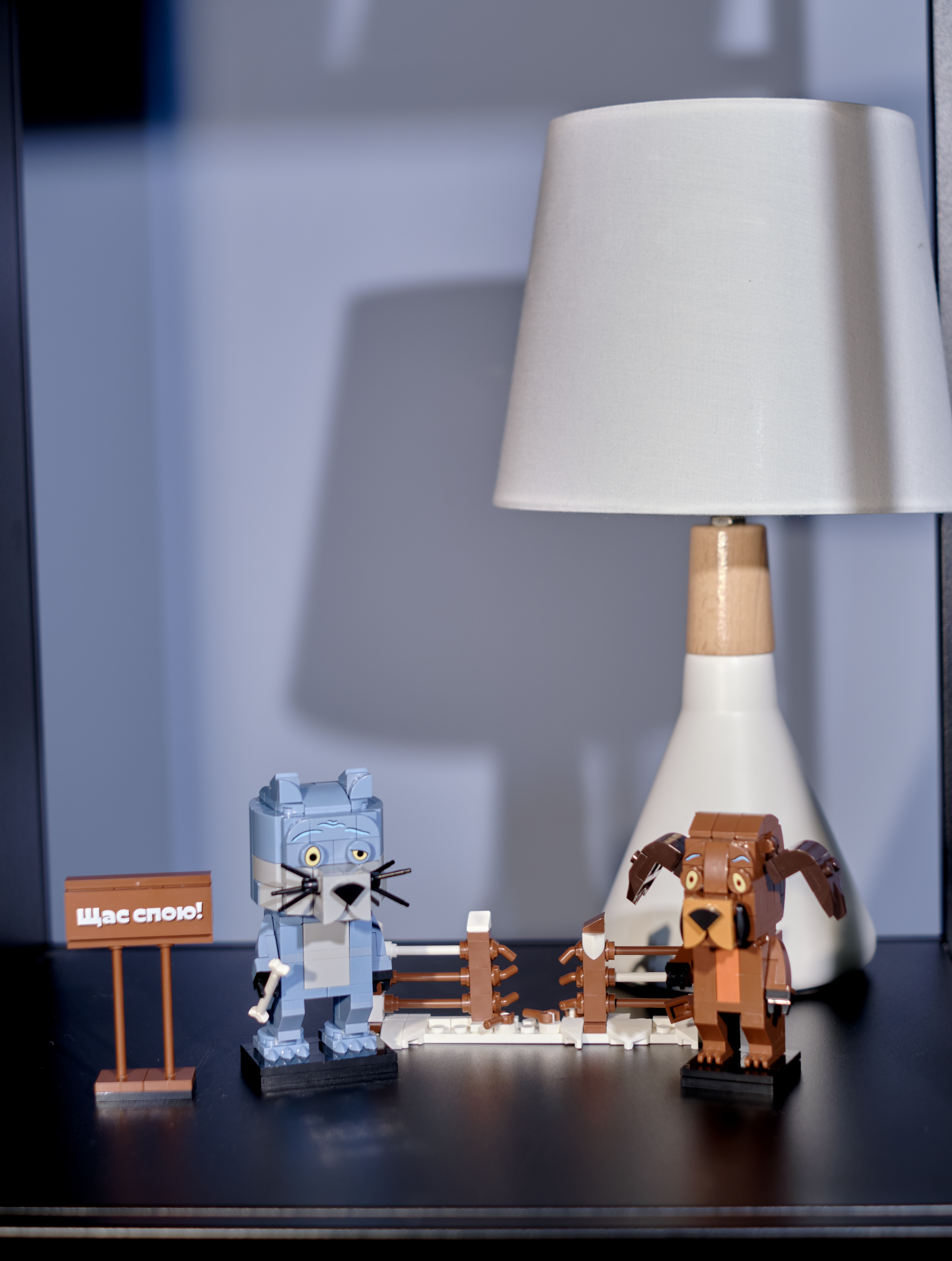 Конструктор brick labs Волк и Пес 303 дет. - фото 3