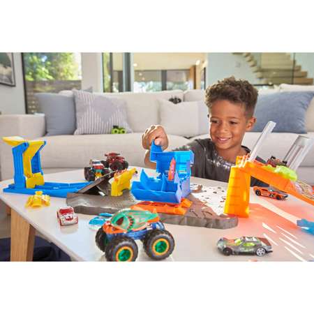 Трек Hot Wheels Взрывная станция с пусковой установкой