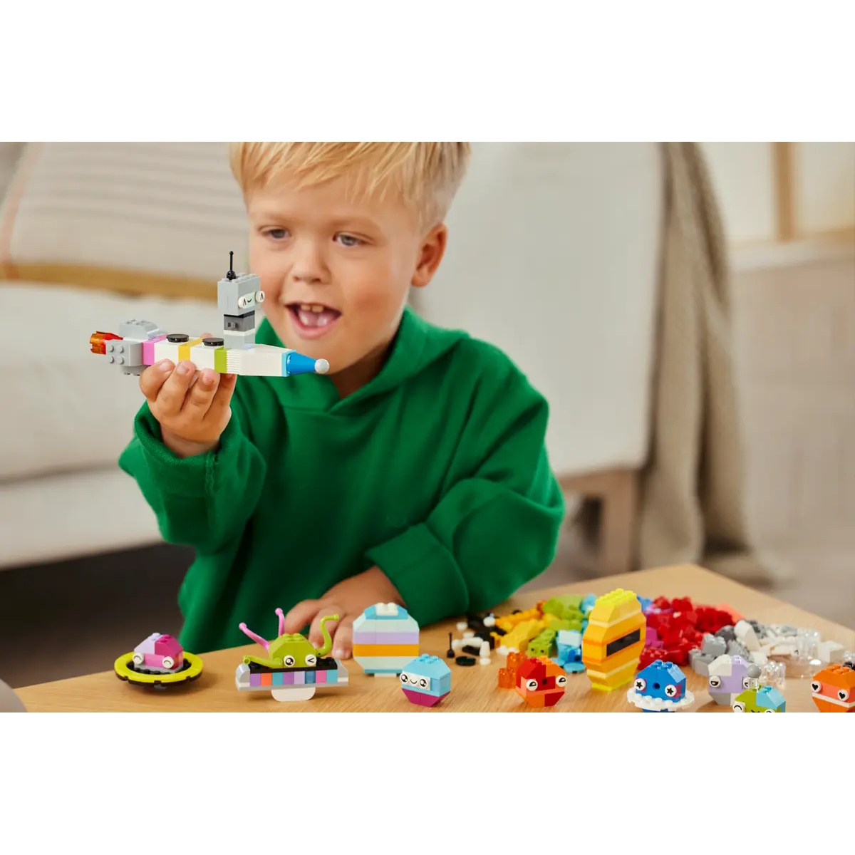 Конструктор LEGO Classic Креативные космические планеты 450 дет. - фото 16