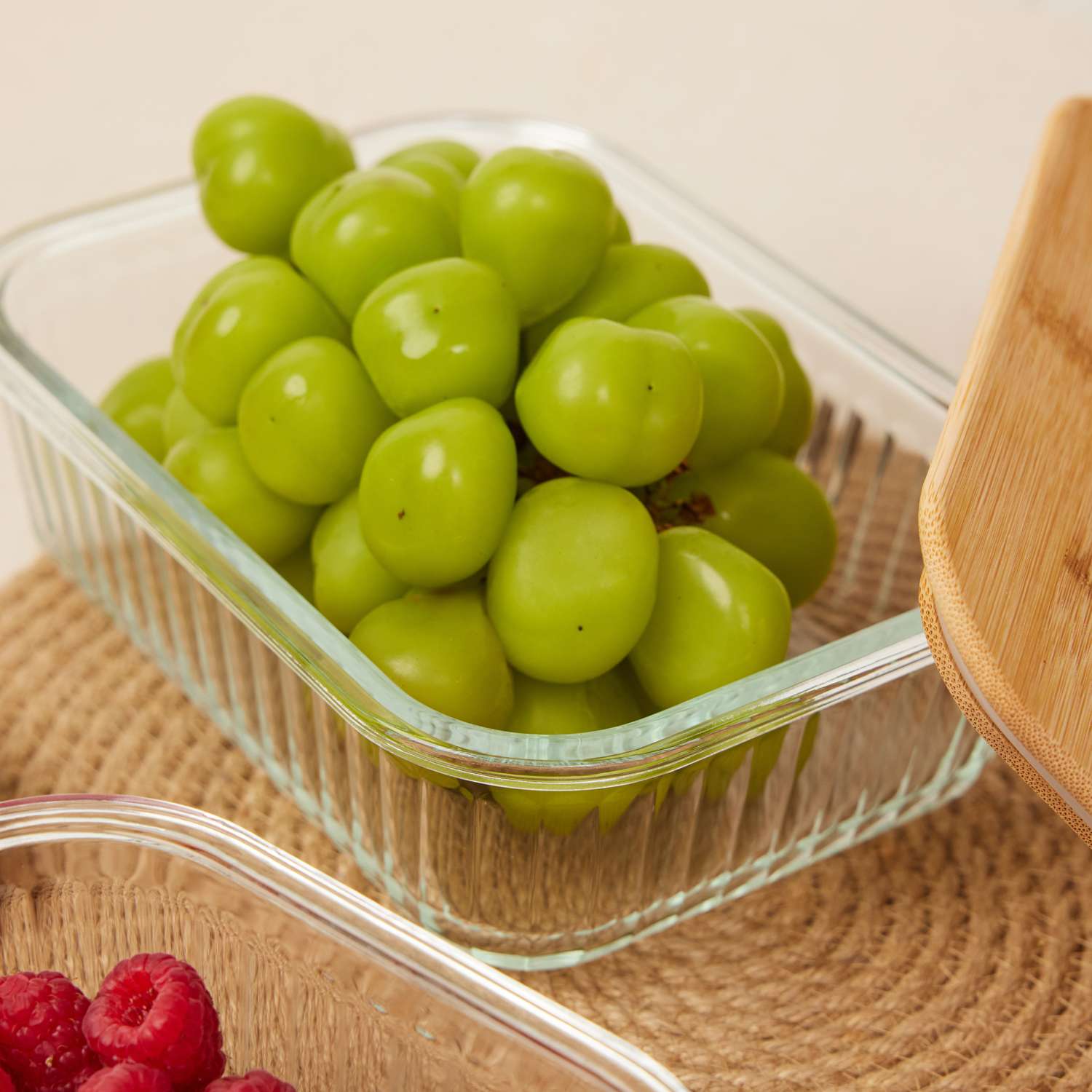 Контейнер ё стеклянный рифленый с крышкой 1040мл - фото 1