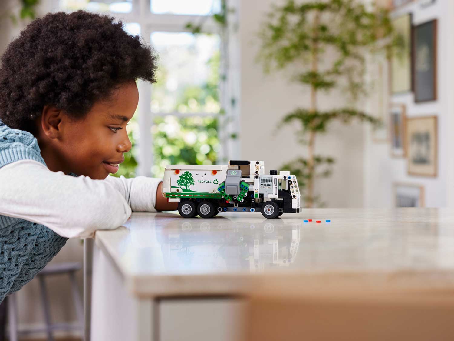 Конструктор LEGO Technic Электрический мусоровоз 42167 503 дет. - фото 11