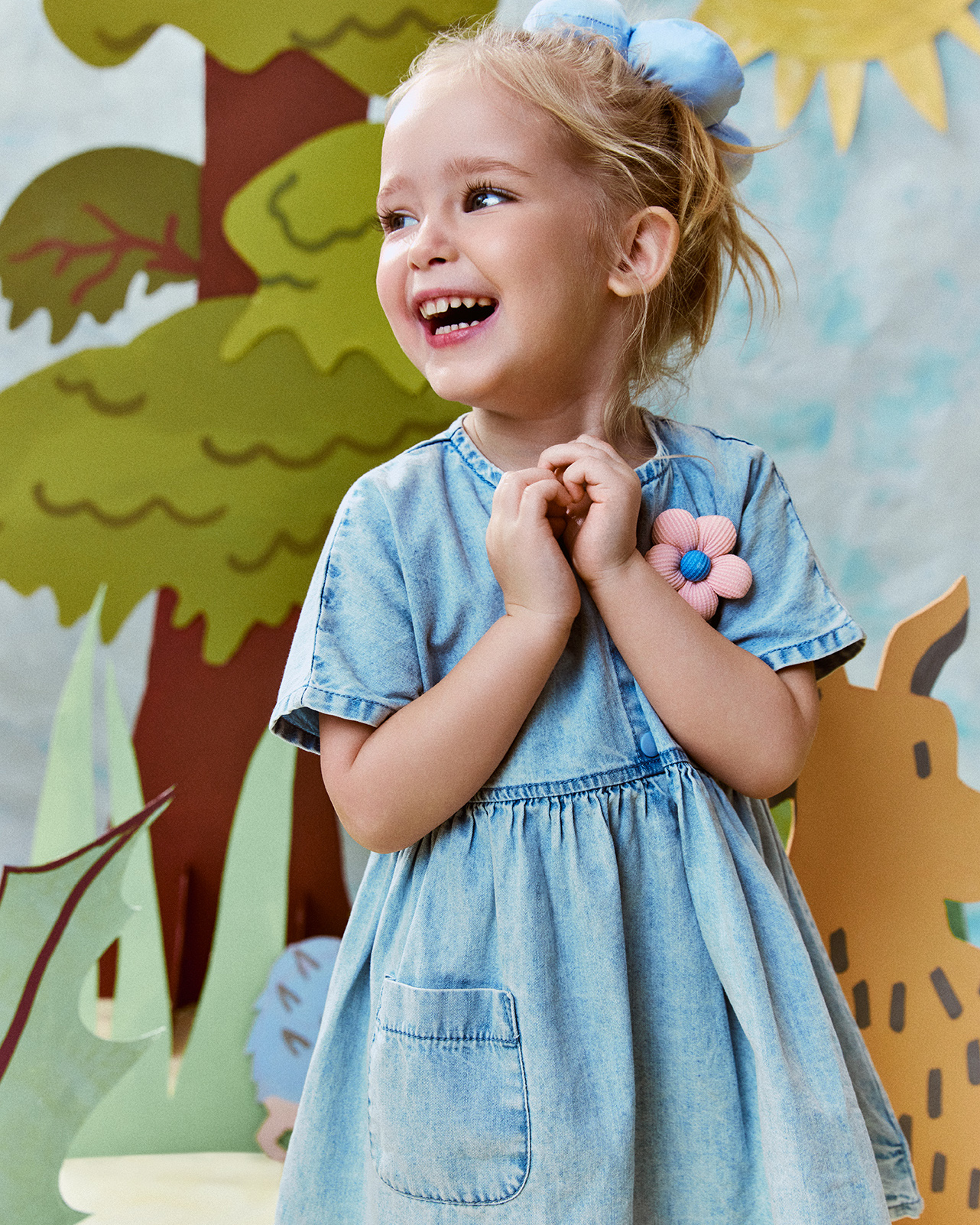 Изображение товара Джинсовое голубое платье для девочки BabyGo 98 с объемным цветком