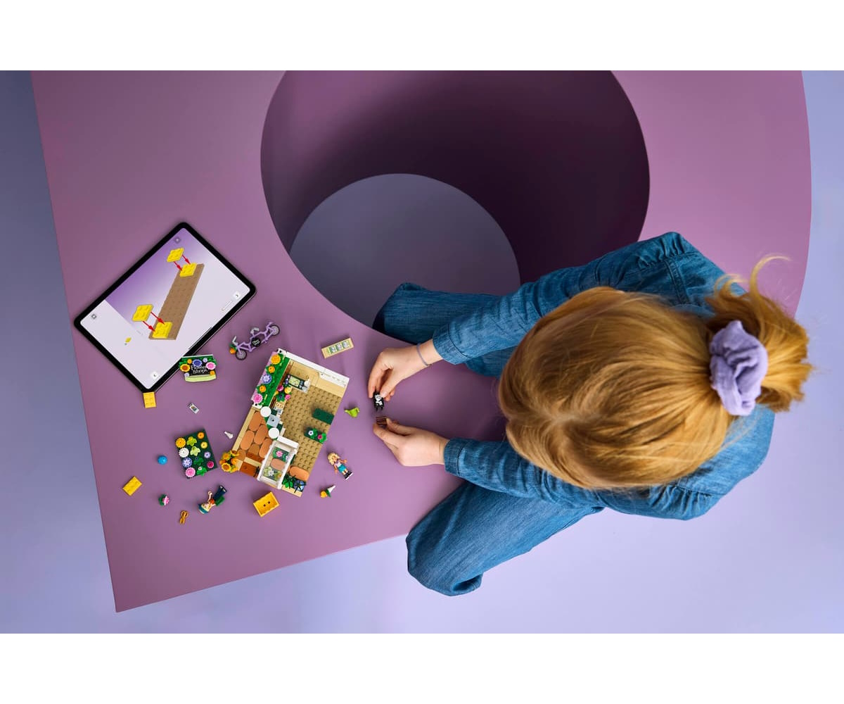 Конструктор LEGO Friends Креативный цветочный магазин 377 дет. - фото 15