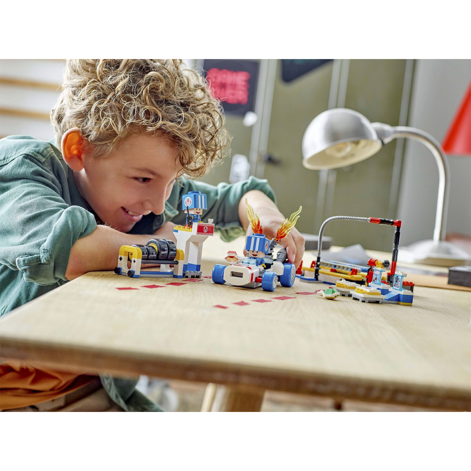Конструктор LEGO Super Mario Гараж Тоада 390 дет. - фото 6