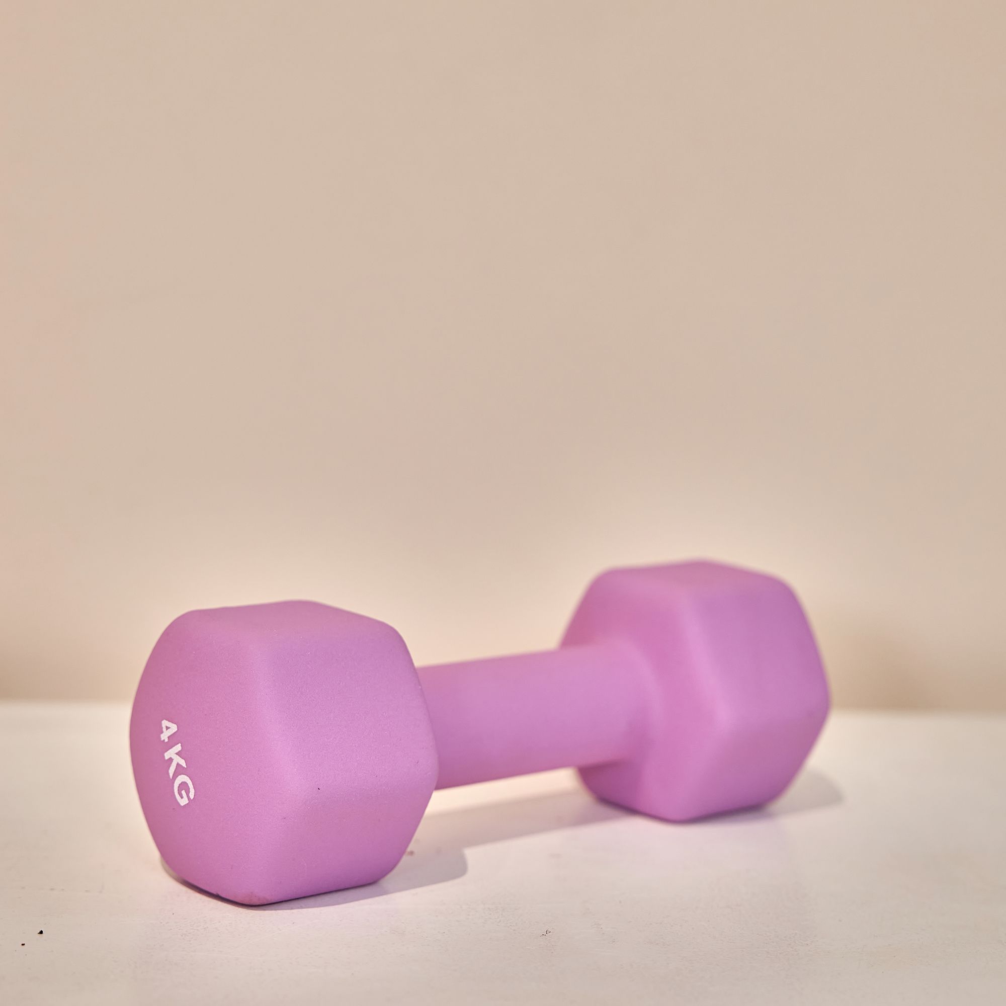 Гантель неопреновая UNIX Fit 4 кг фиолетовый 1 шт - фото 7