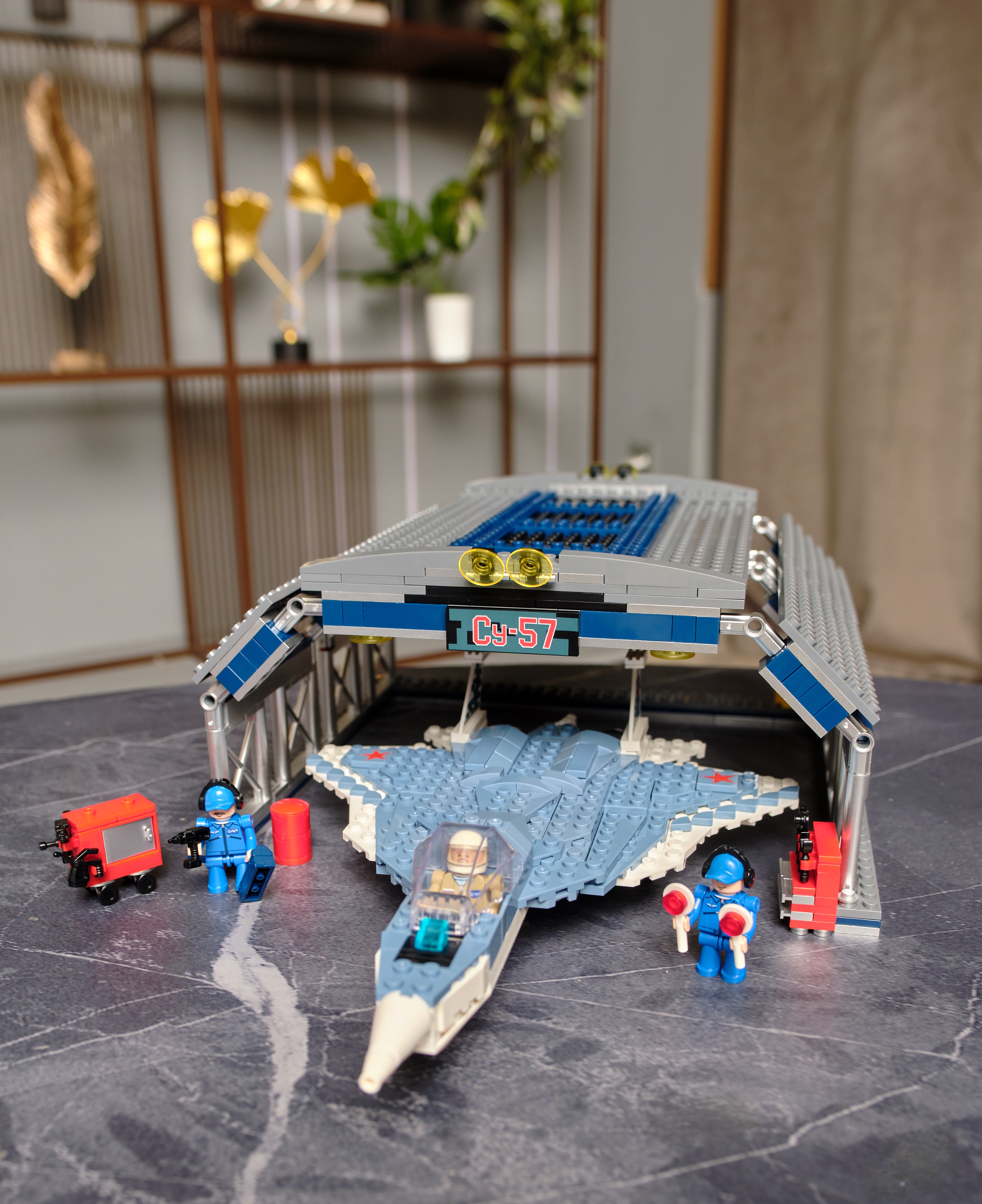 Конструктор brick labs City самолет СУ-57 с ангаром 657 дет. - фото 6