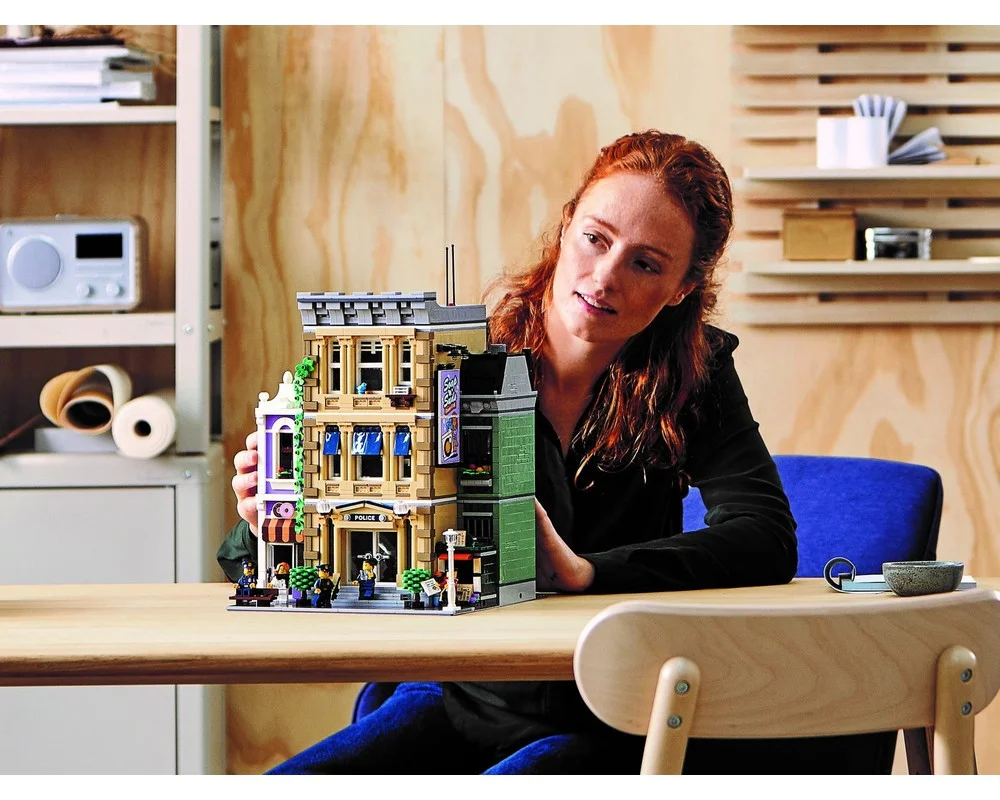Конструктор LEGO Creator Expert 10278 2903 дет. - фото 34