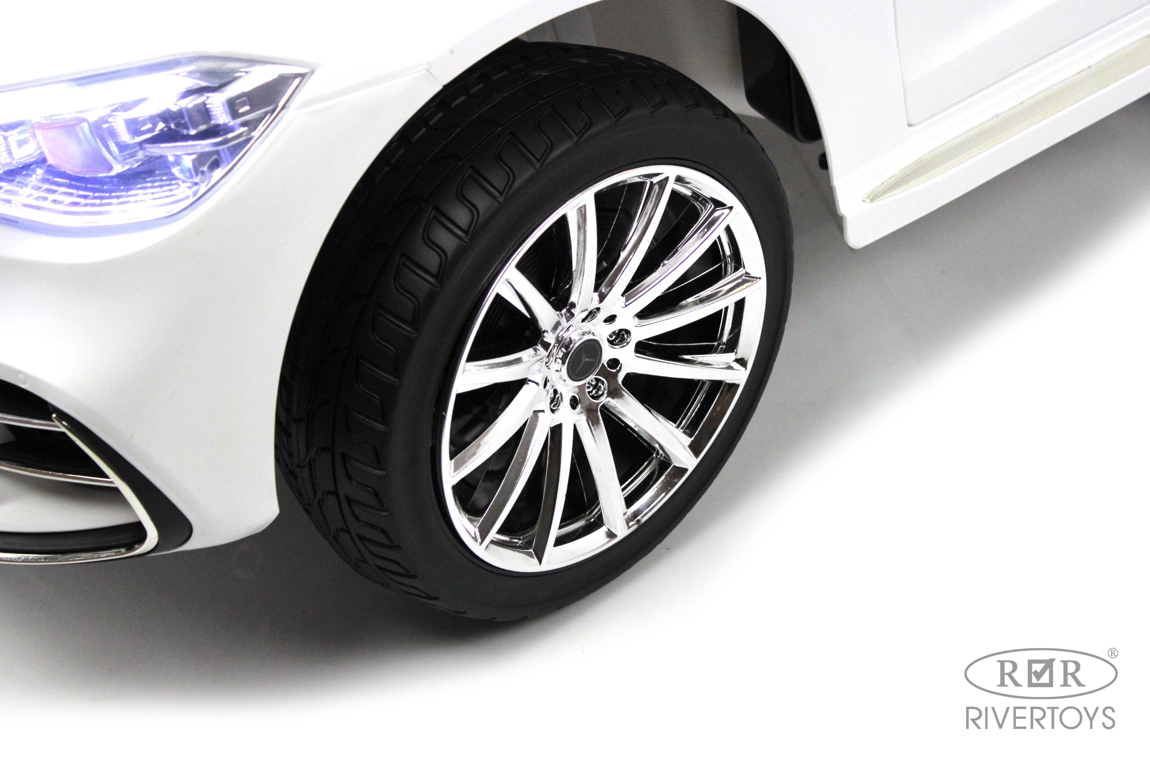 Электромобиль RIVERTOYS Mercedes М333БХ-WHITE С пультом ДУ - фото 9
