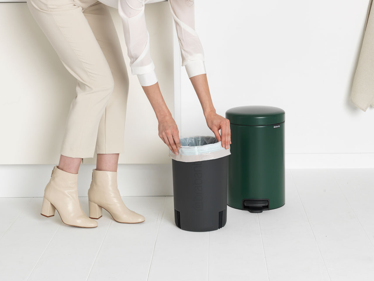 Бак мусорный Brabantia NewIcon с педалью зеленая сосна 12л 304040 - фото 9