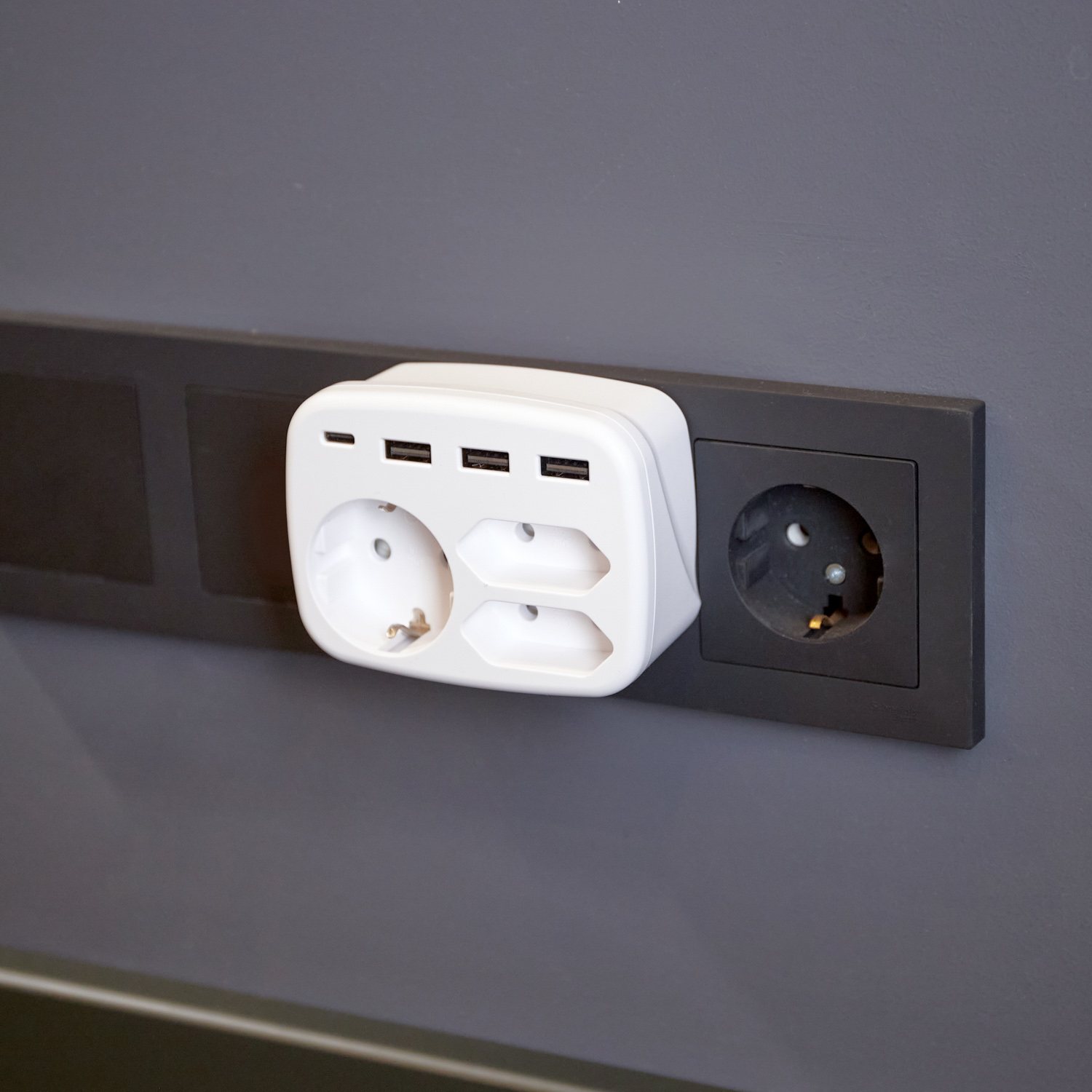 Тройник электрический REXANT 16А с/з 3хUSB-A USB Type-C белый - фото 3