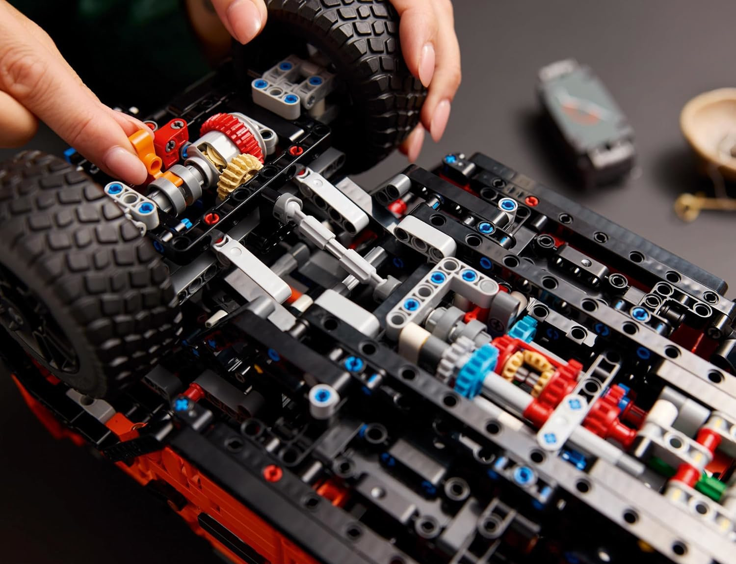 Конструктор LEGO Technic Mercedes-Benz G500 2891 дет. - фото 7
