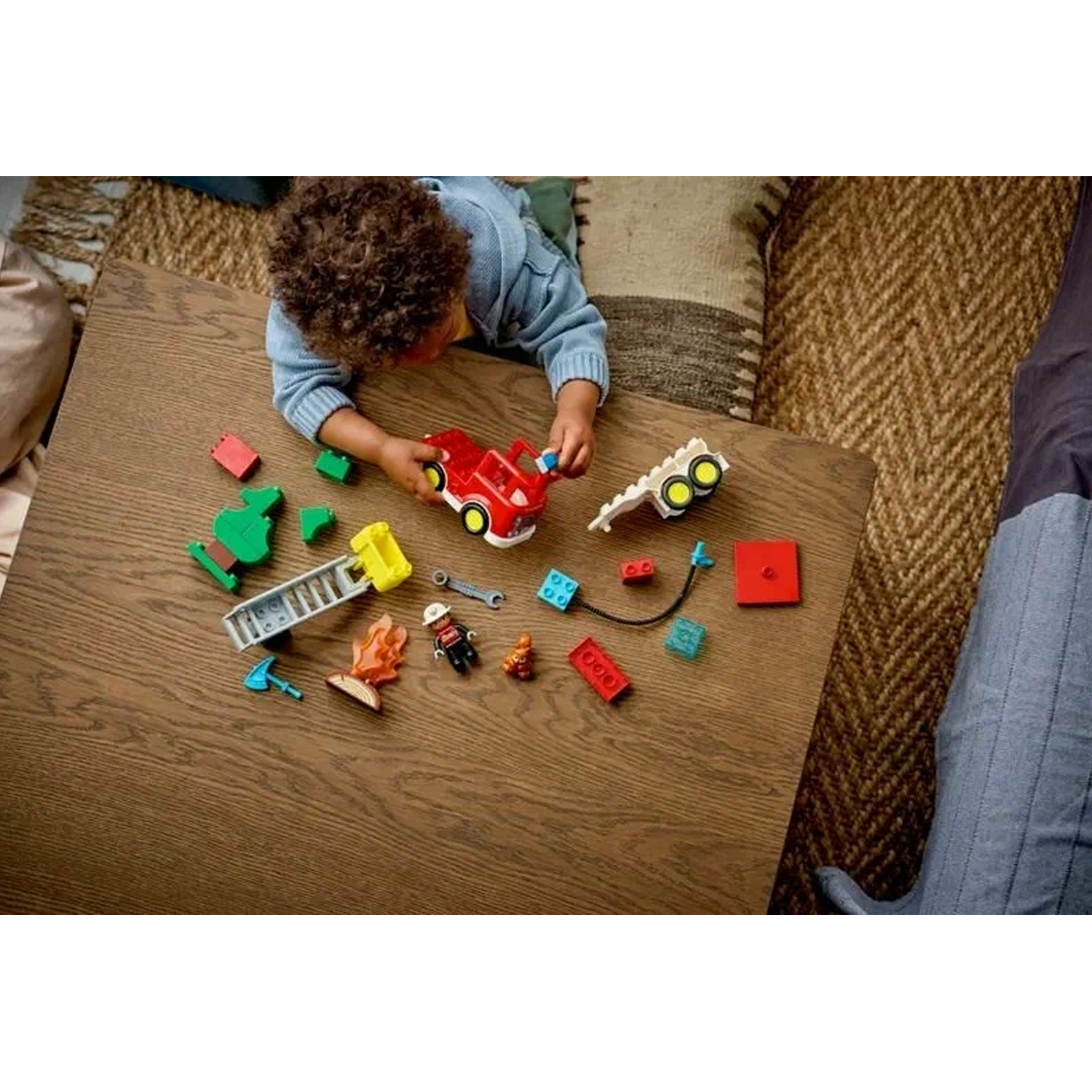 Конструктор LEGO DUPLO Пожарная машина 28 дет. - фото 9