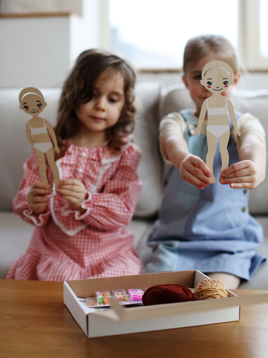 Набор для творчества "Куклы-подружки Бьюти салон" , раскраска игрушек, рисование по дереву, игра в одевание кукол - фото 16