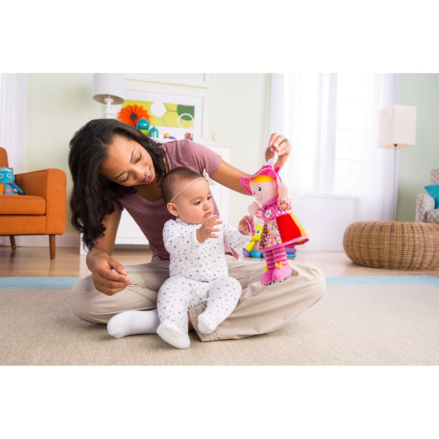 Игрушка Lamaze подвеска Кукла Эмилия - фото 3