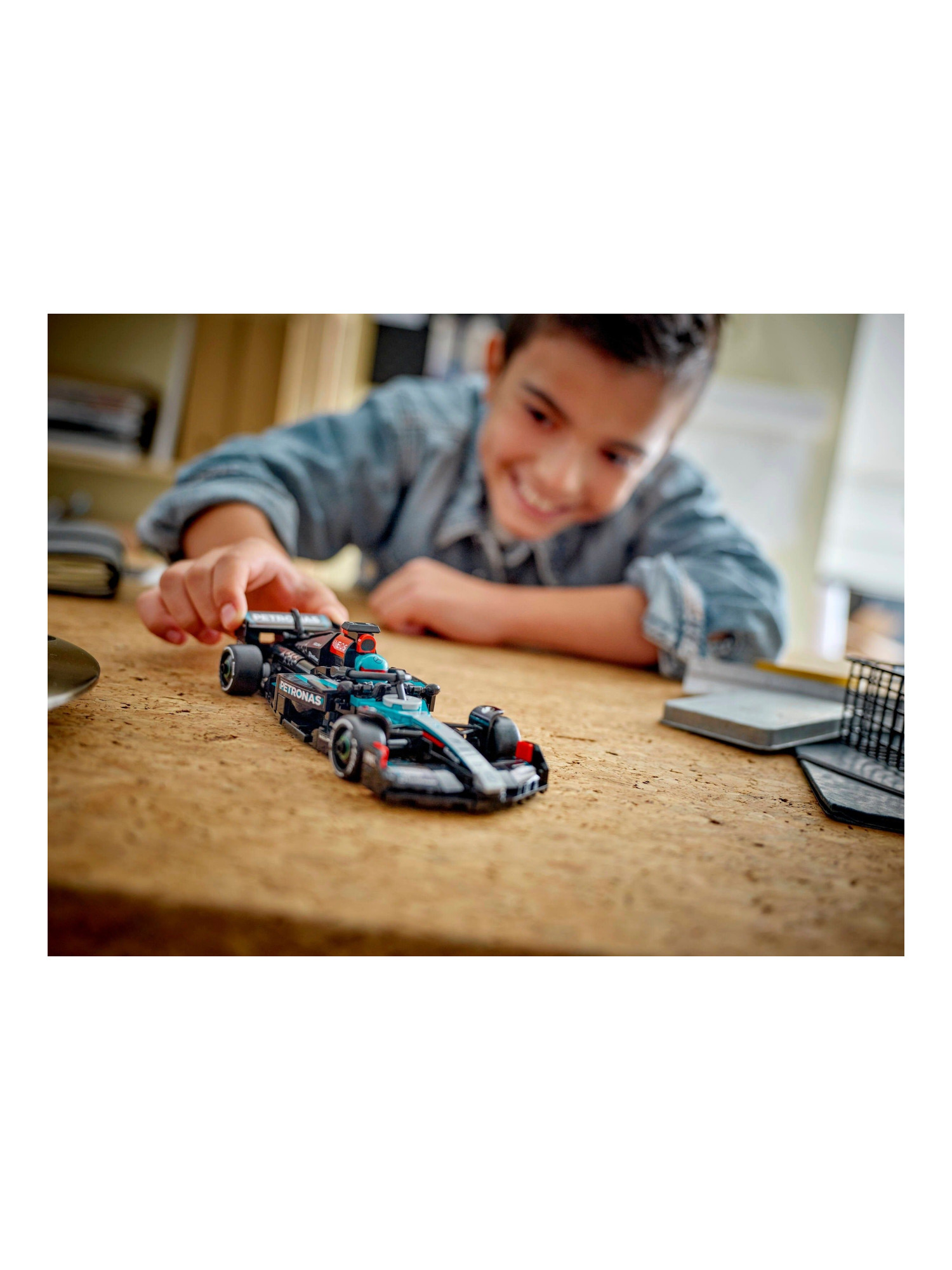 Конструктор LEGO Speed Champions Mercedes-AMG F1 W15 267 дет. - фото 11