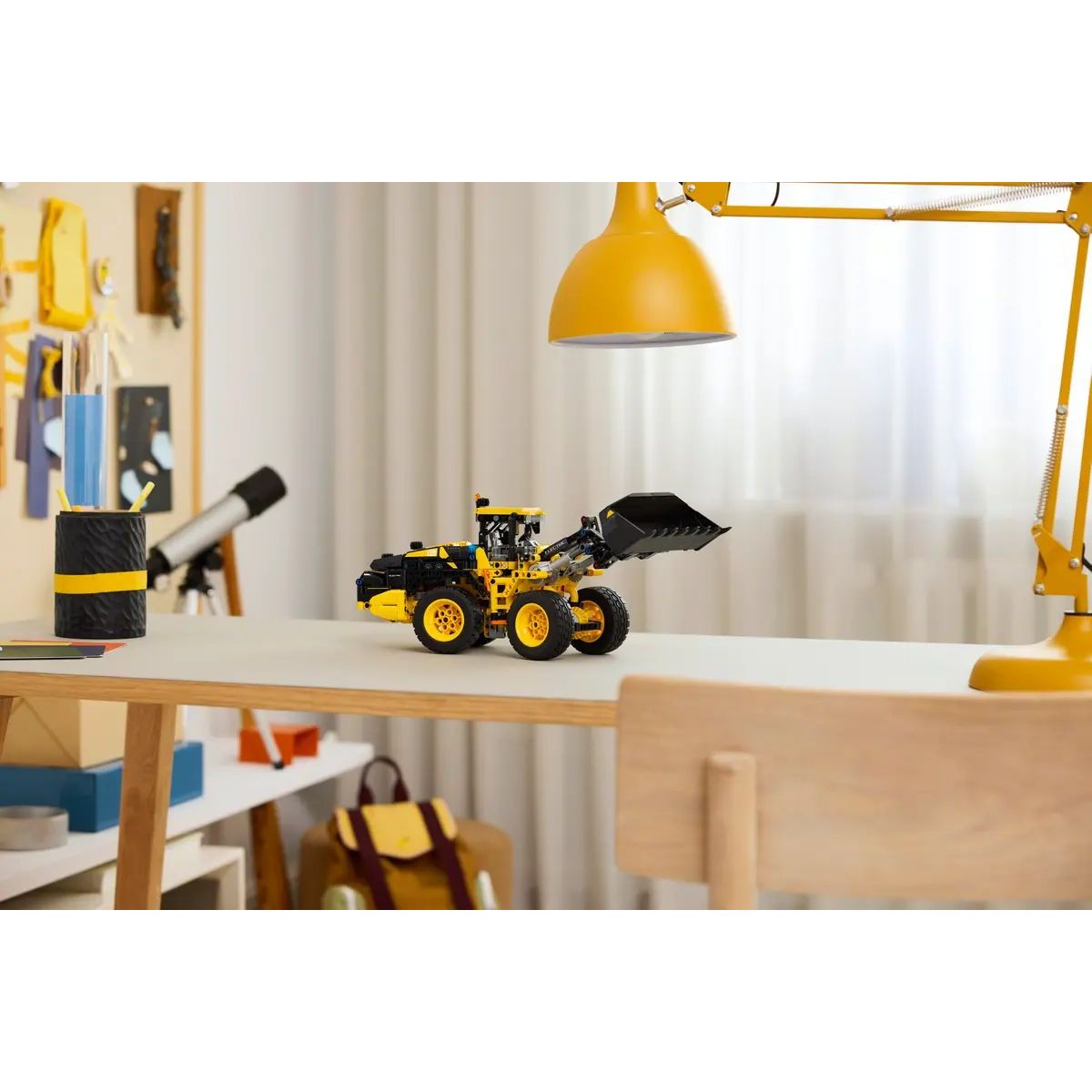 Конструктор LEGO Technic Электрический погрузчик 973 дет. - фото 11