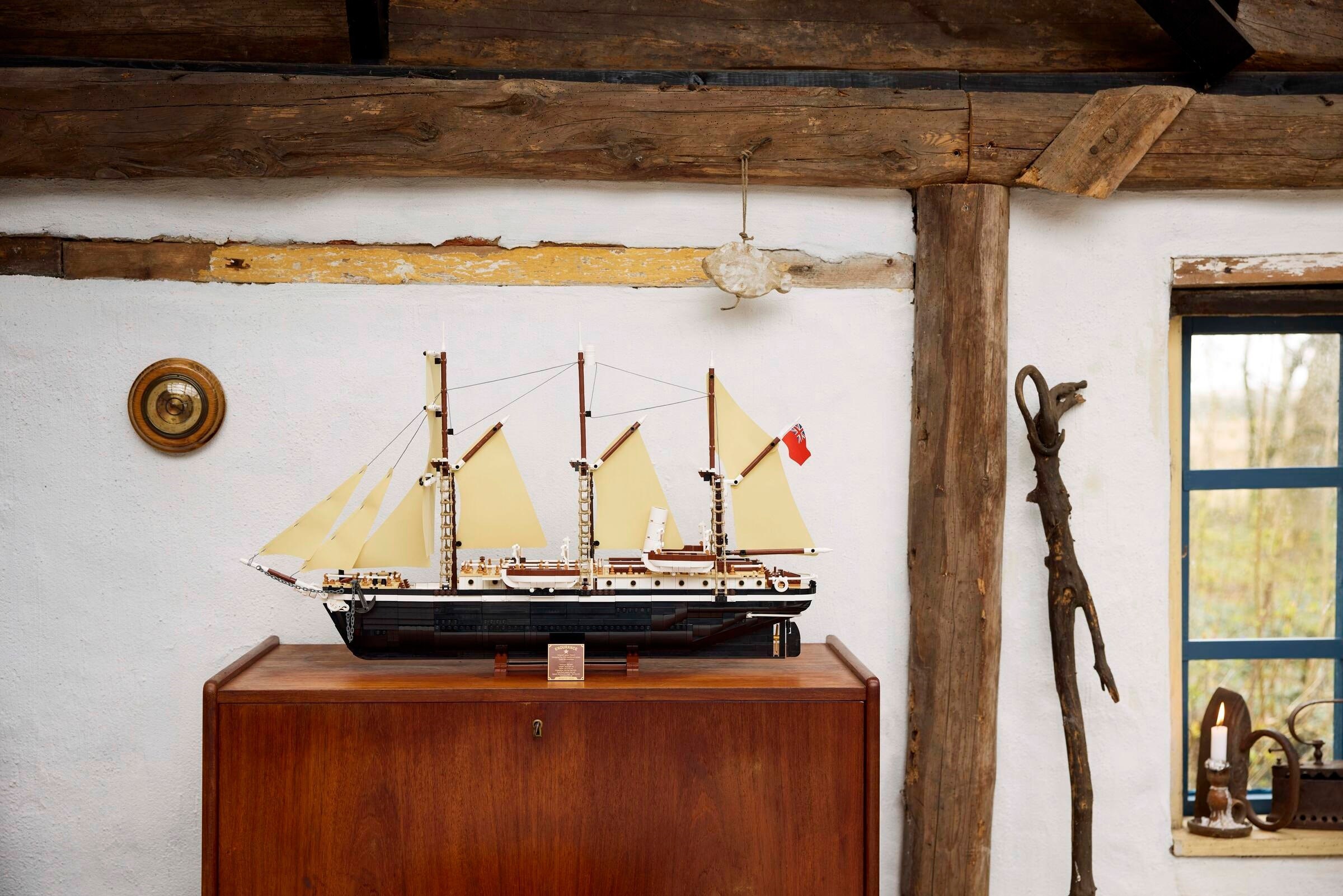 Конструктор LEGO Icons 10335 3011 дет. - фото 9