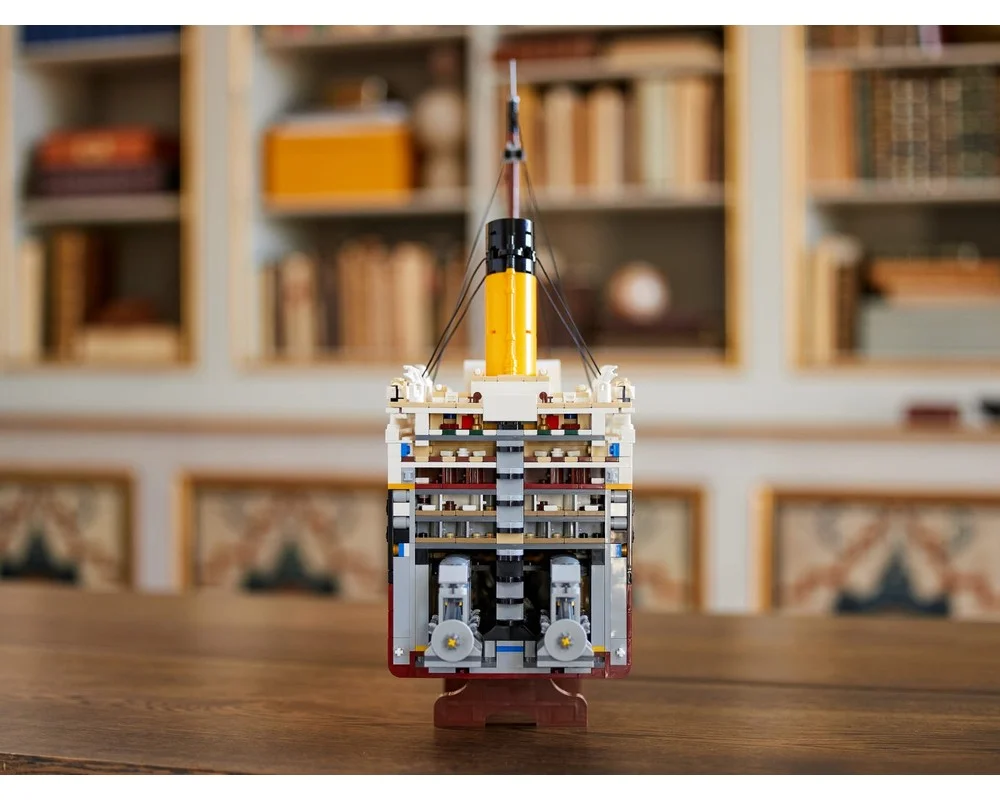 Конструктор LEGO Creator Expert 10294 9090 дет. - фото 18