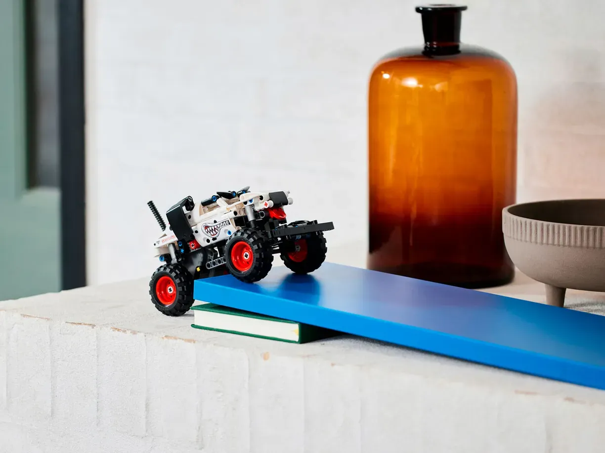 Конструктор LEGO Technic 42150 244 дет. - фото 4