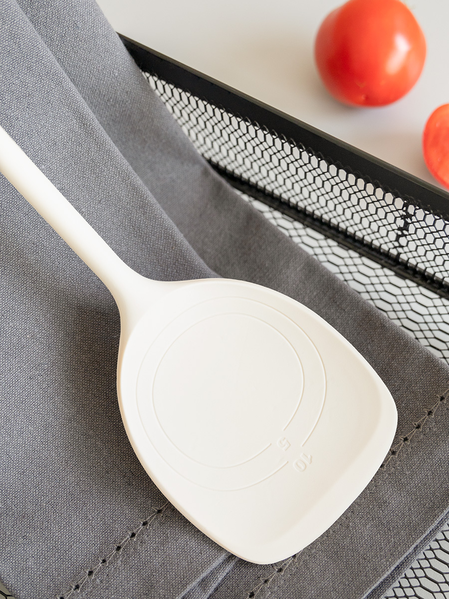 Лопатка кулинарная DeNASTIA Силвуд 33x8.5x4 см силикон бук молочный A000349 - фото 5