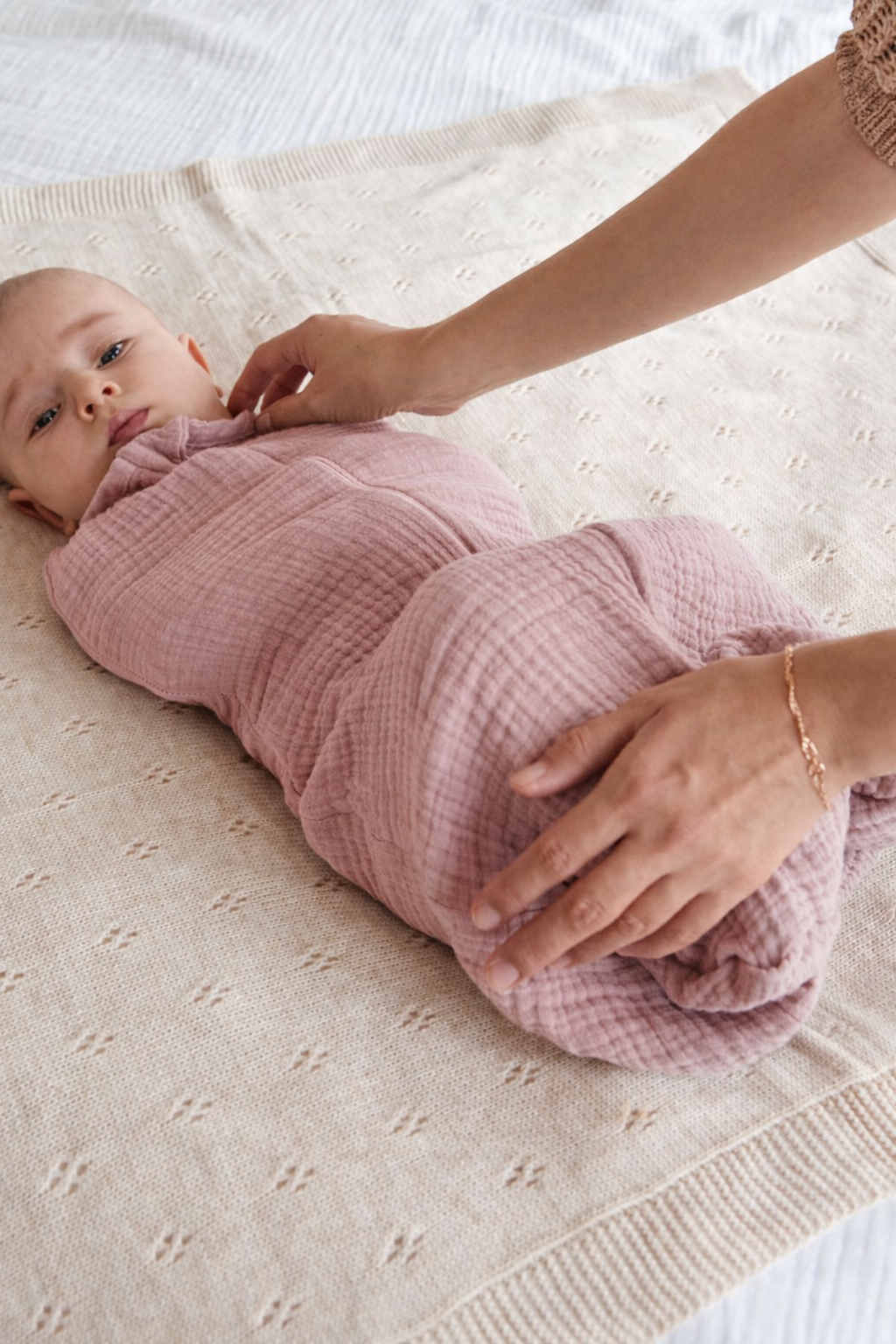 Изображение товара Муслиновый пеленка-кокон Bebekevi на молнии сухая роза