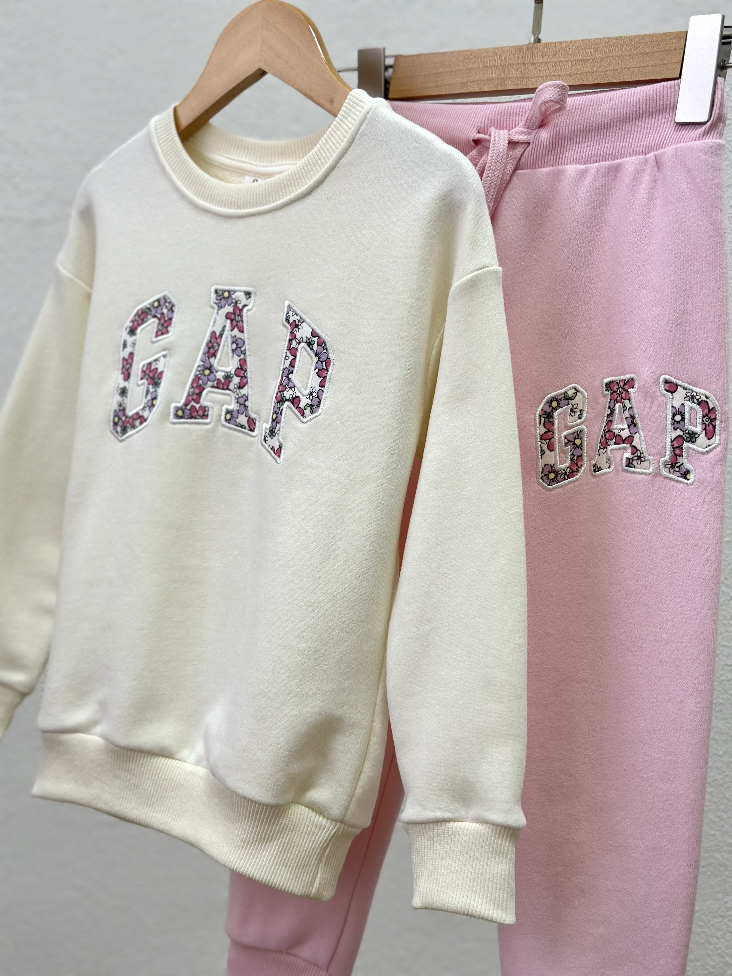 Свитшот и брюки Zara гап сердечки 2025 - фото 8