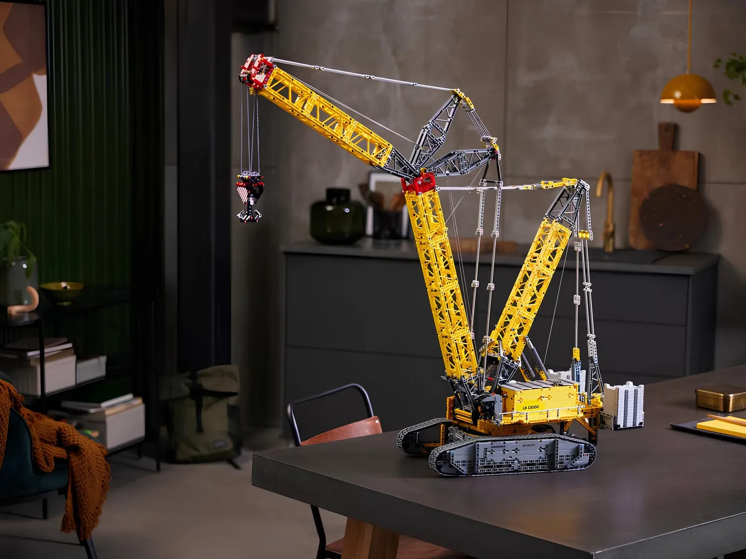 Конструктор LEGO Technic 42146 2883 дет. - фото 4