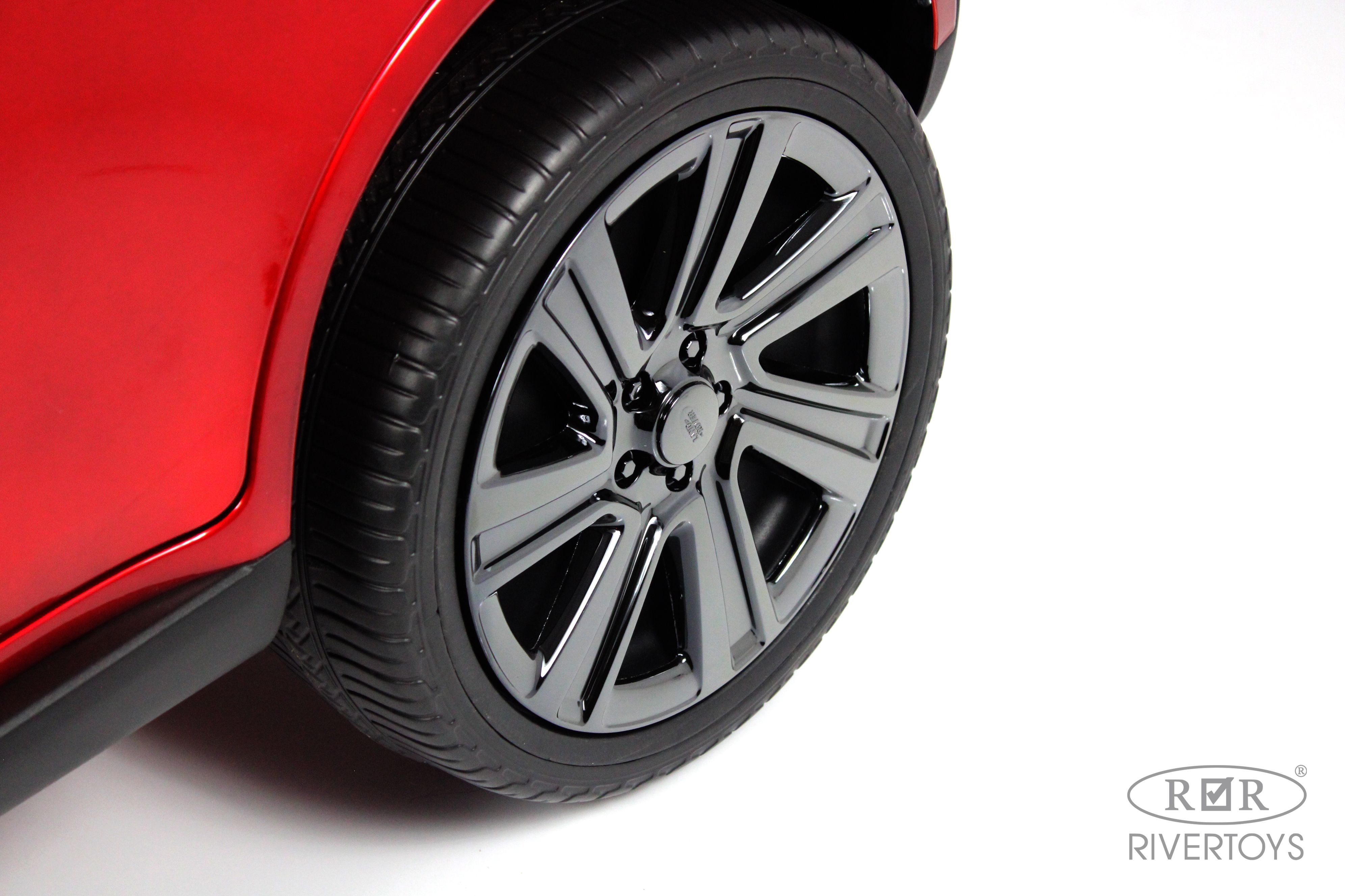 Электромобиль RIVERTOYS Y999YY-RED-GLANEC С пультом ДУ - фото 12