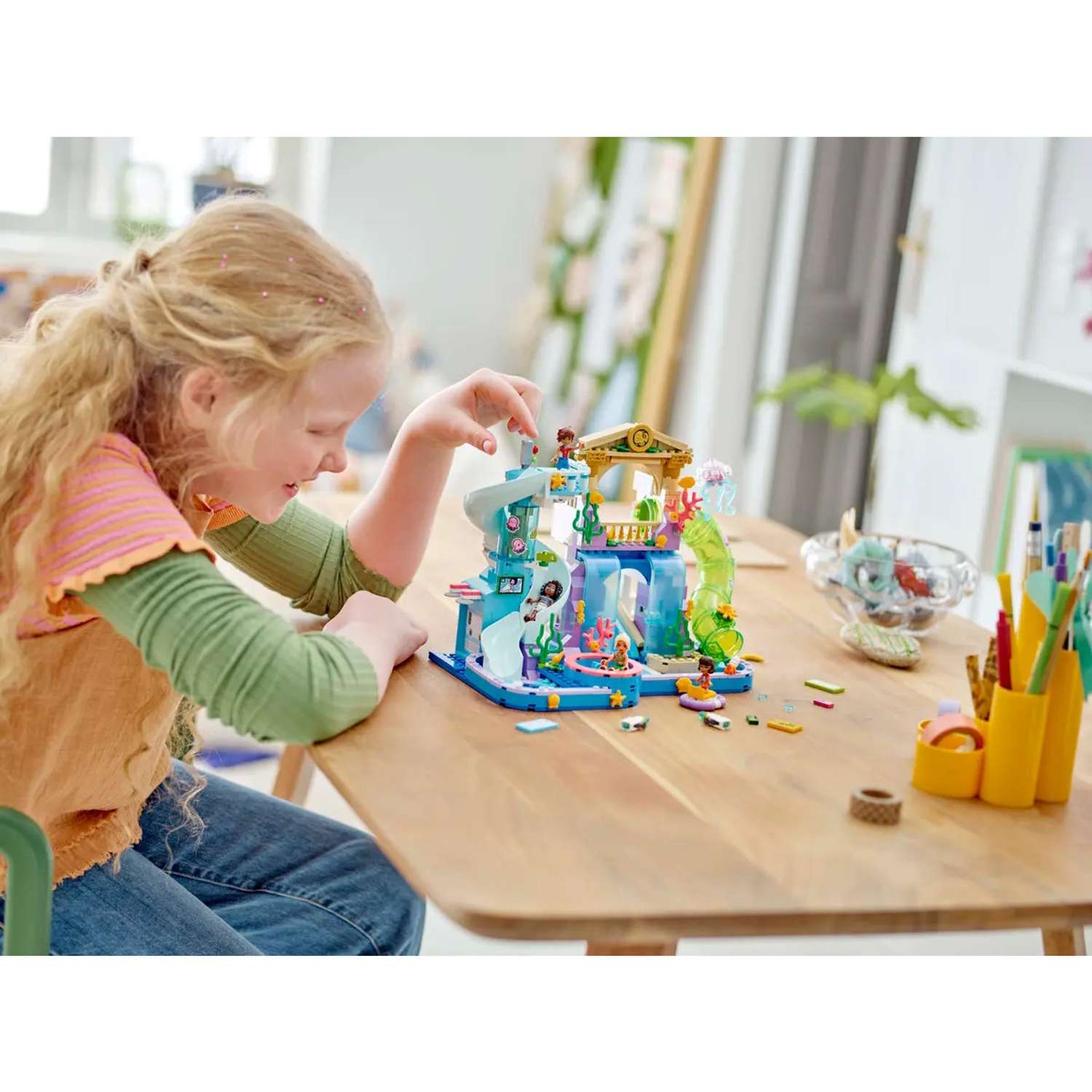 Конструктор LEGO Friends Аквапарк Хартлейк-Сити 814 дет. - фото 12